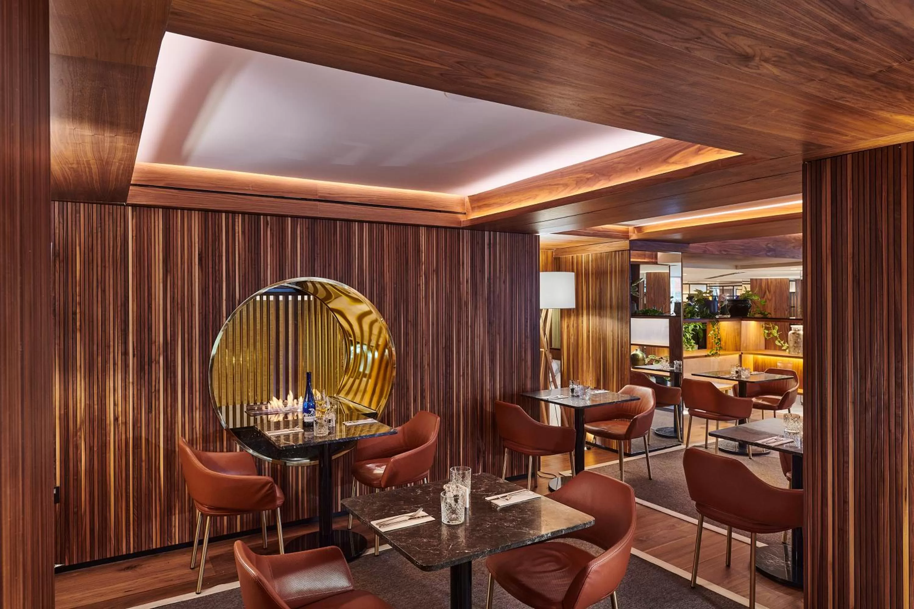 Restaurant/places to eat in Melia White House Hotel