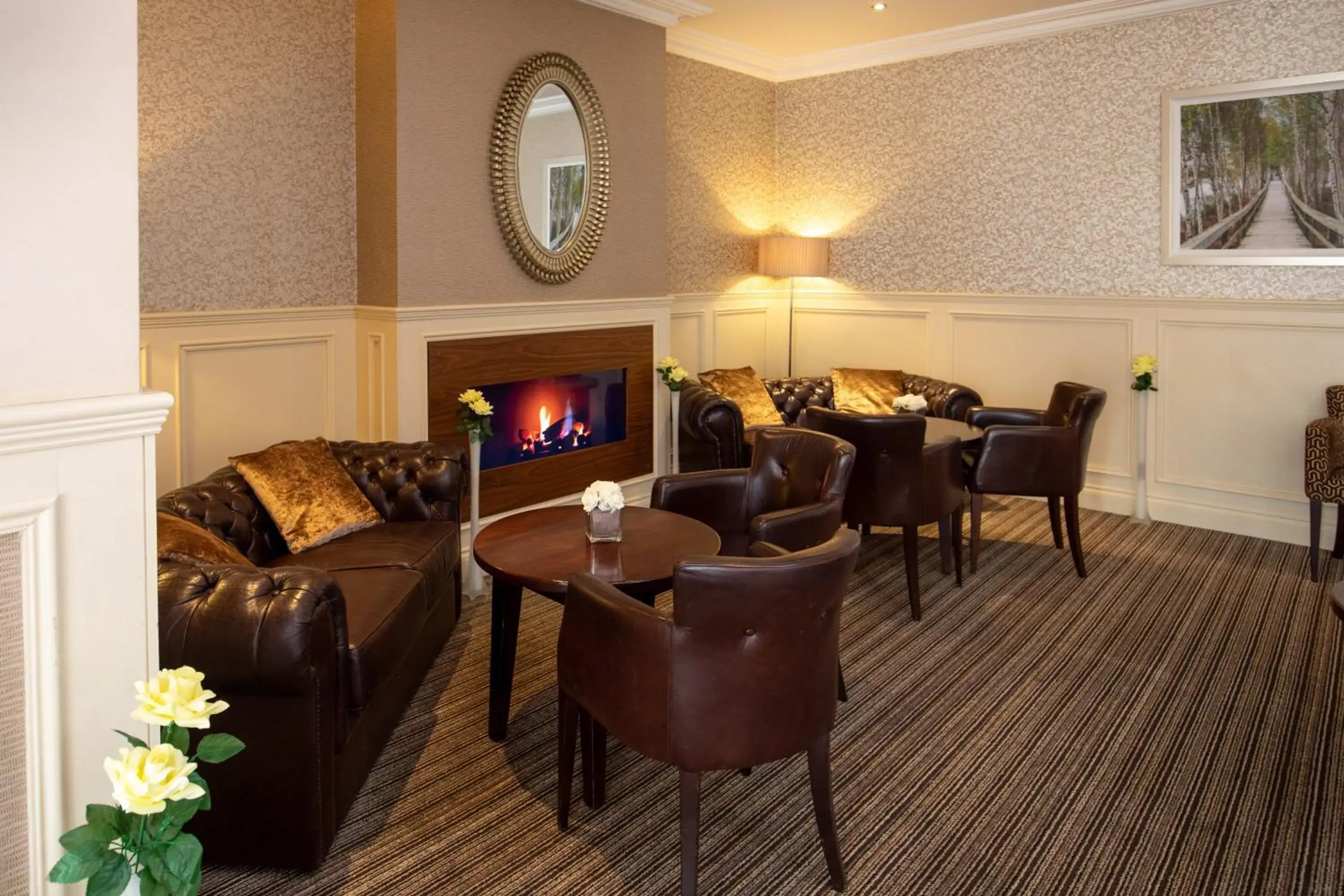 Property building, Seating Area in Riverside Hotel