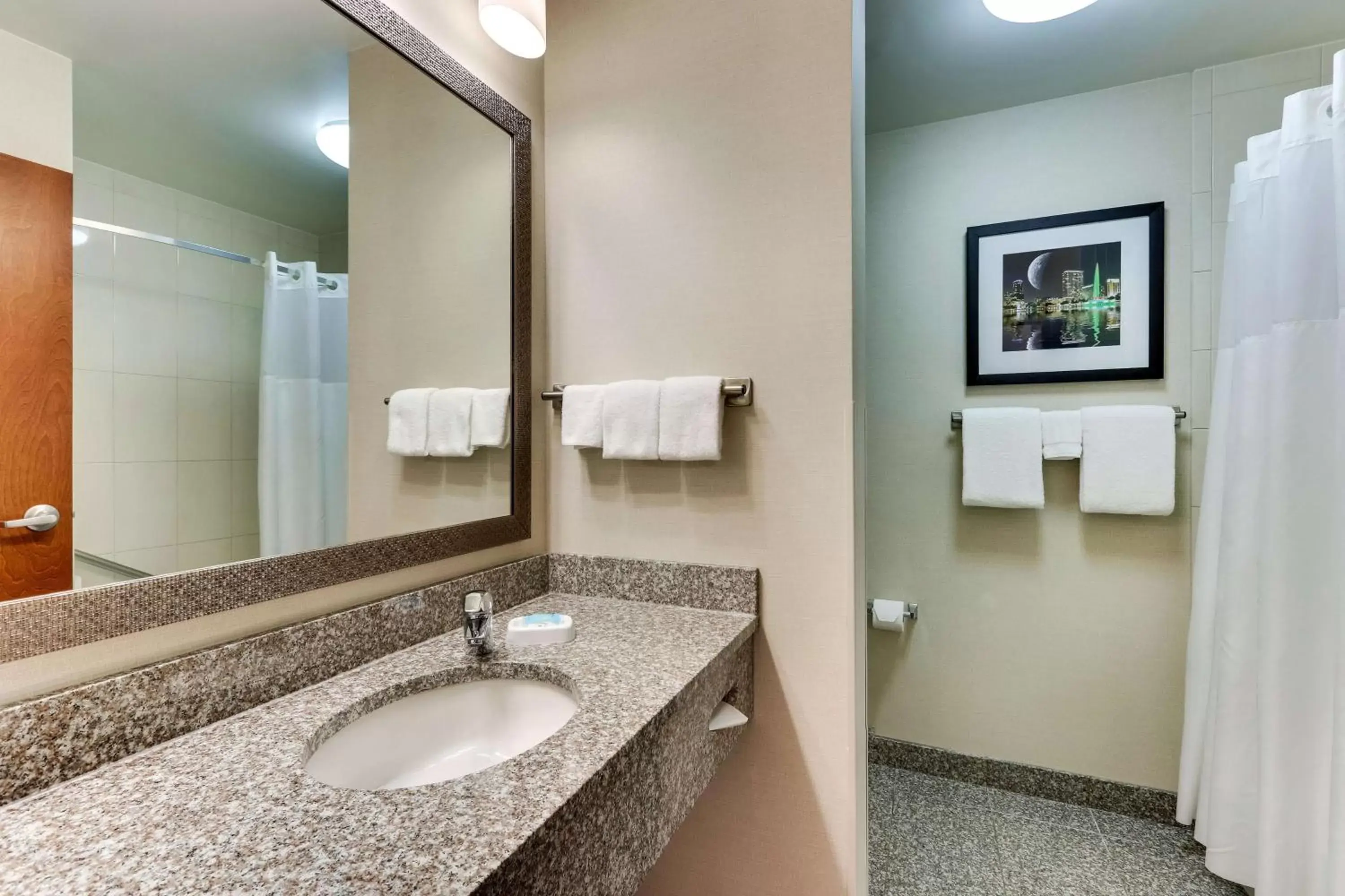 Bathroom in Drury Inn & Suites Orlando near Universal Orlando Resort