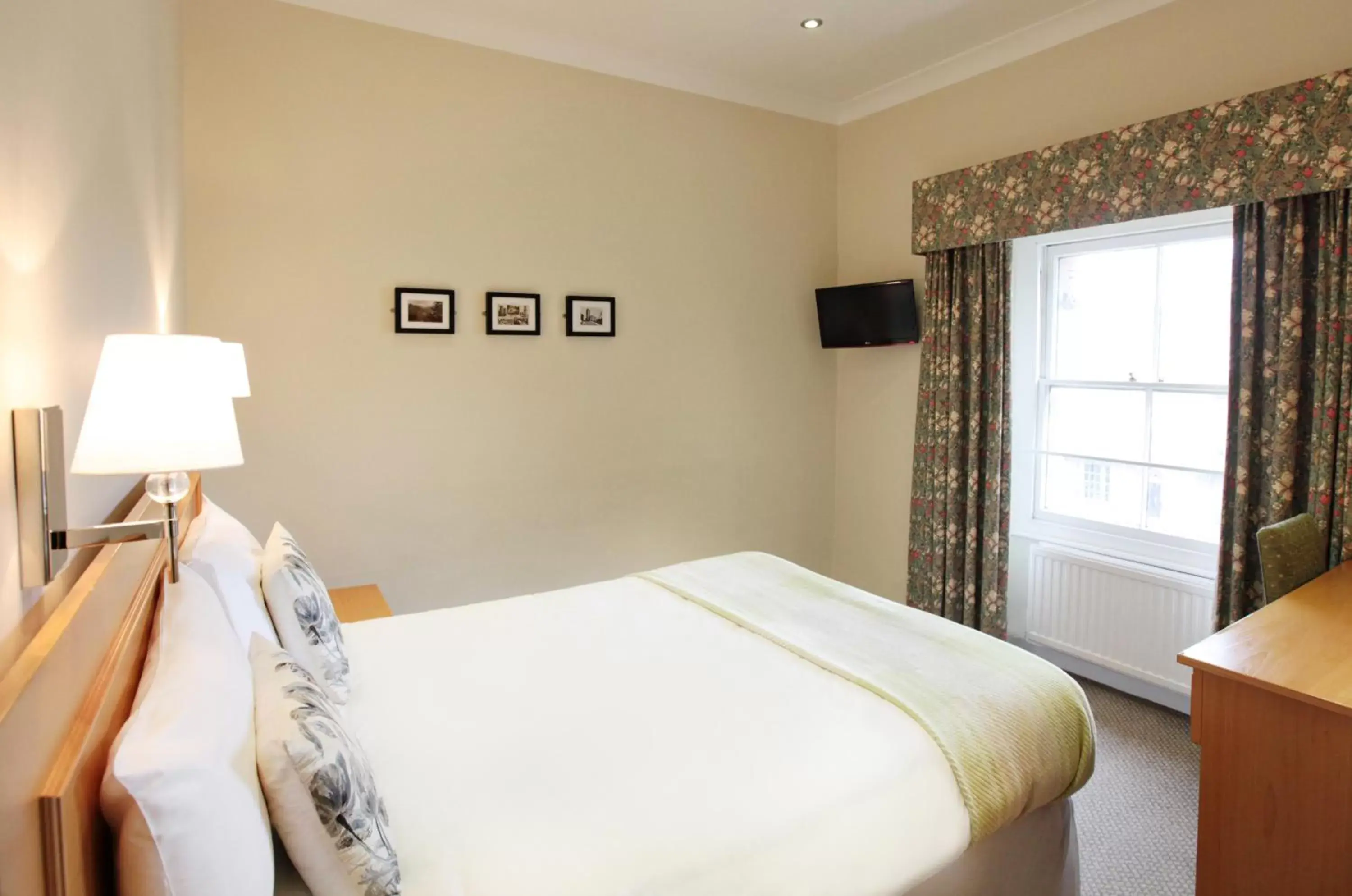 Bedroom, Room Photo in Victoria Square Hotel Clifton Village
