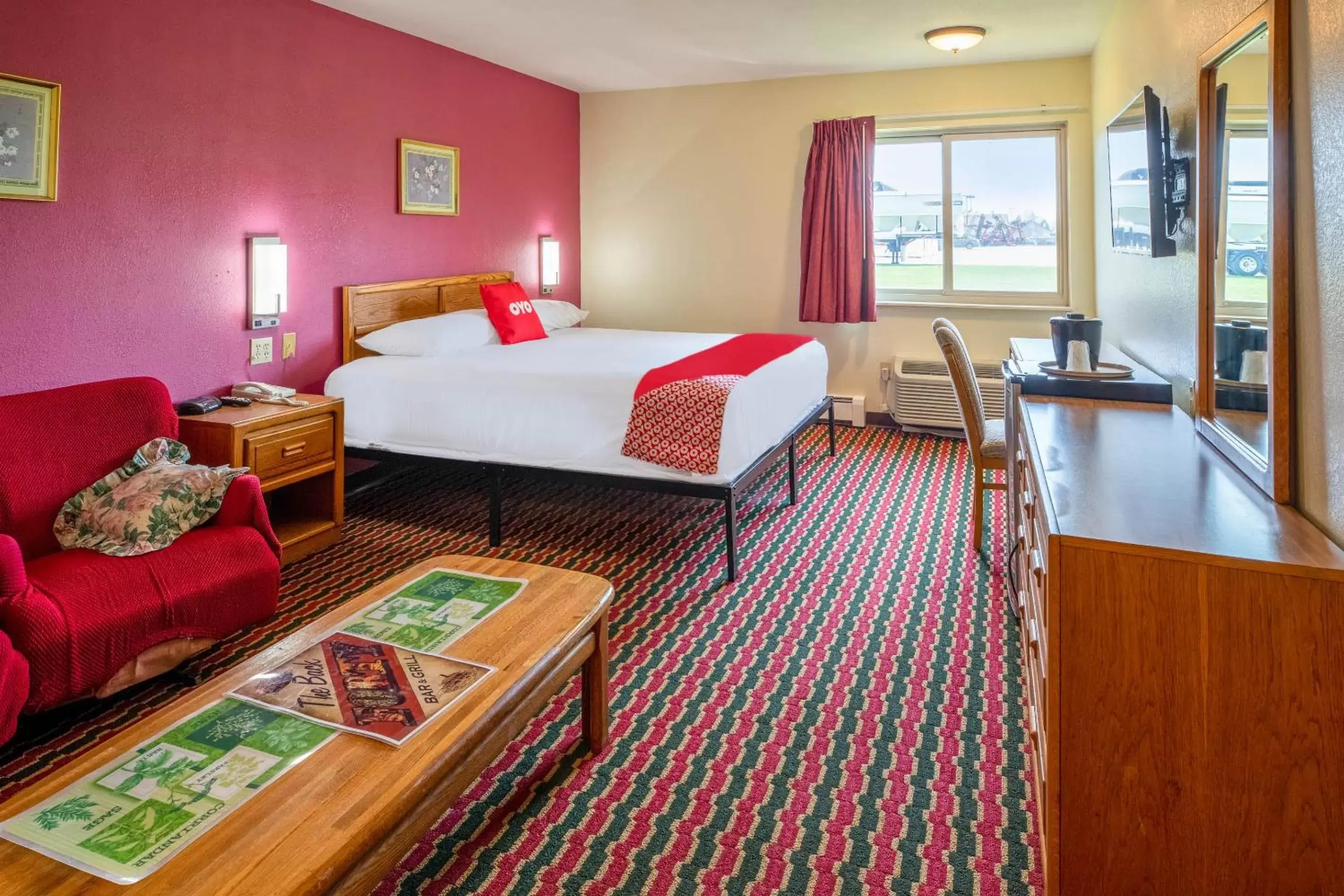 King Room in OYO Hotel Chesaning Route 52 & Hwy 57 King Room in OYO Hotel Chesaning Route 52 & Hwy 57