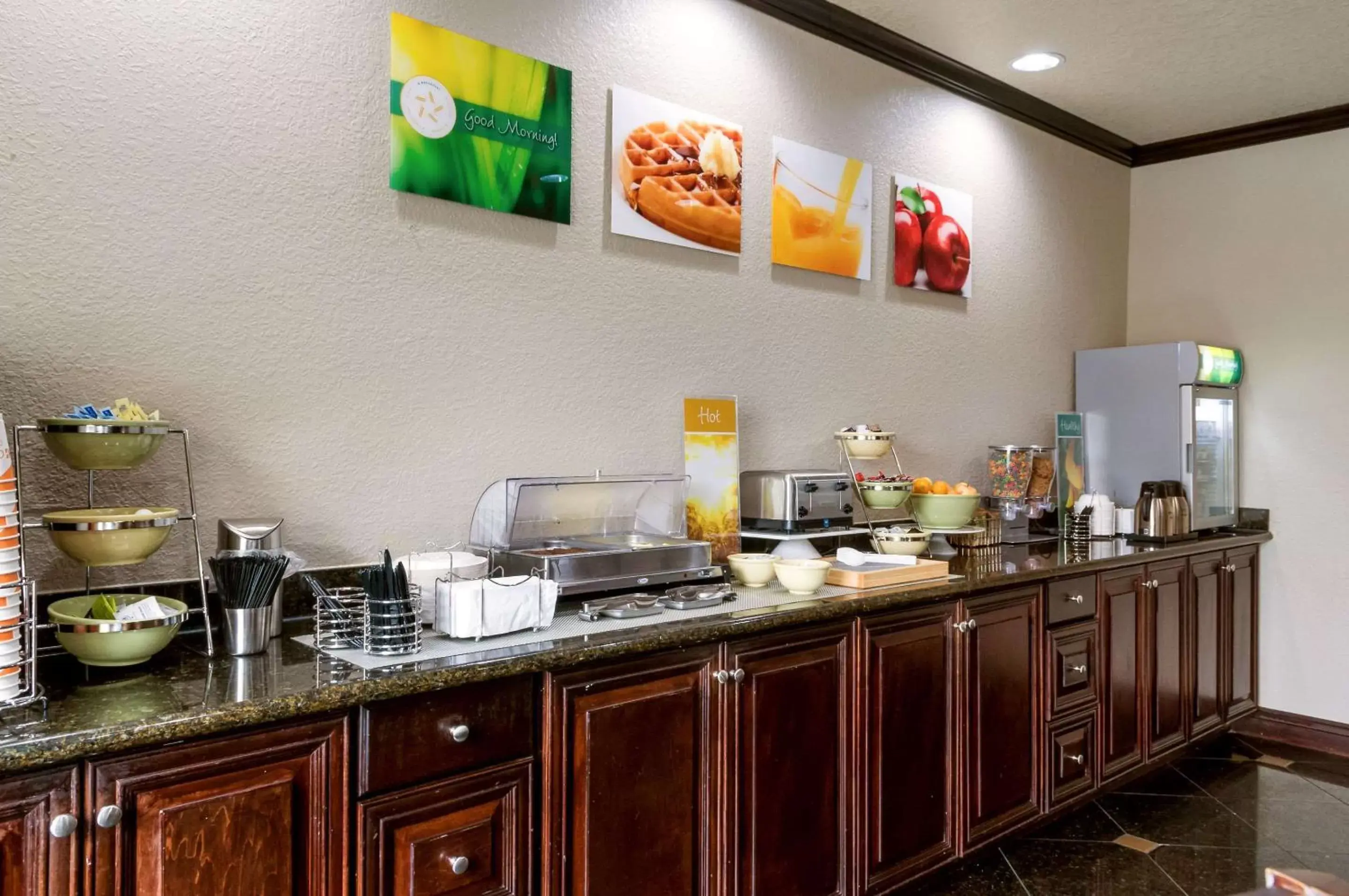 Restaurant/places to eat in Quality Inn & Suites Slidell