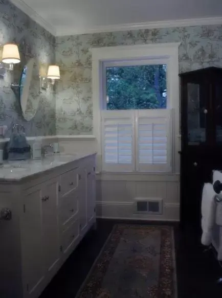 Bathroom in The White House Bed and Breakfast