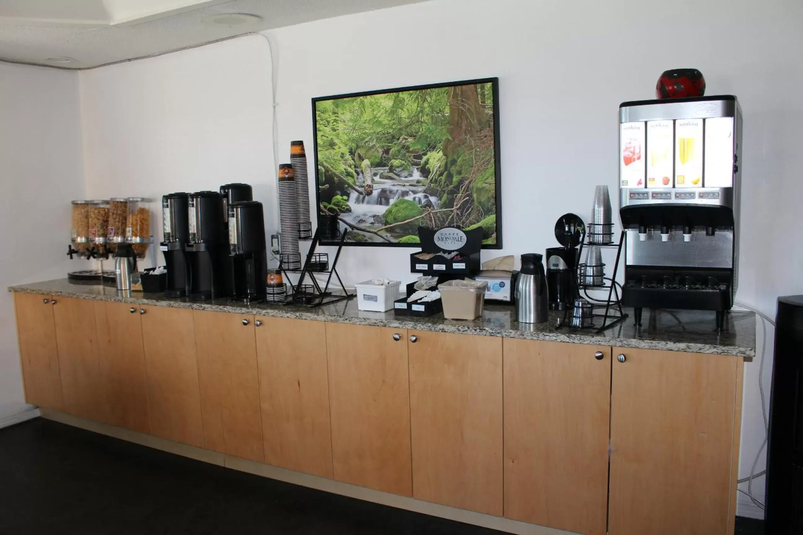 Coffee/tea facilities in Ramada by Wyndham Campbell River