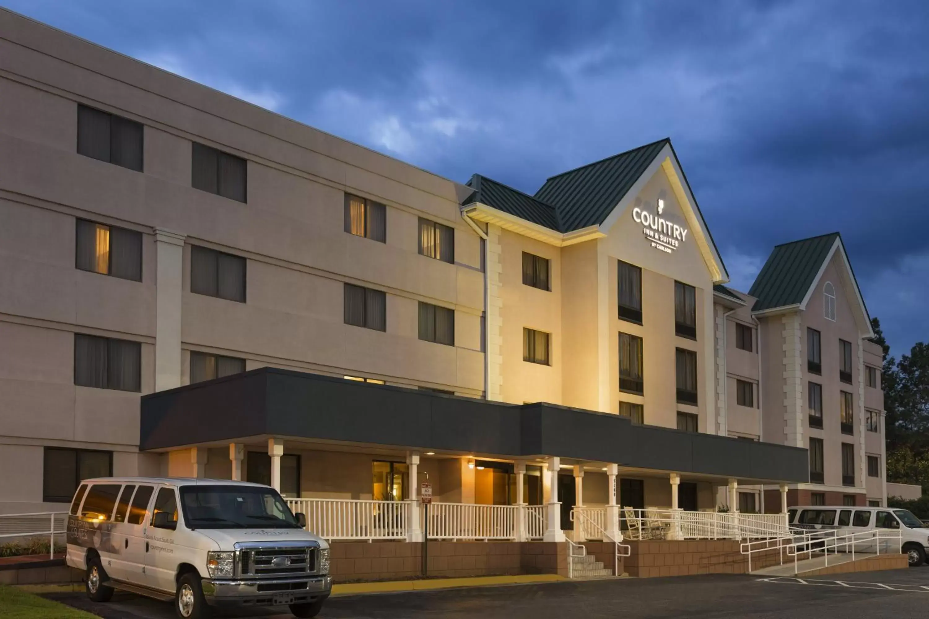 Facade/entrance, Property Building in Country Inn & Suites by Radisson, Atlanta Airport South, GA