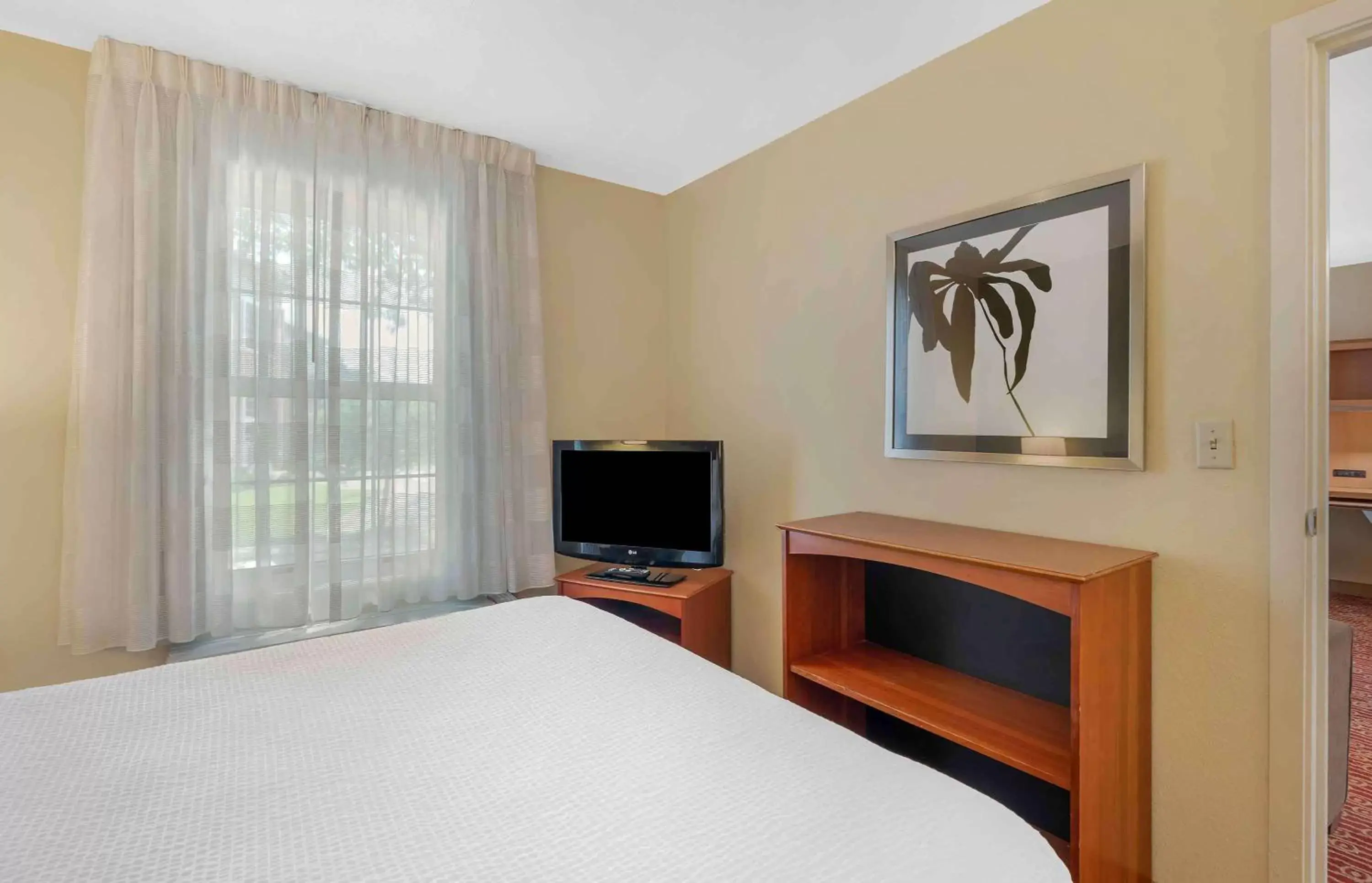 Bedroom, Bed in Extended Stay America Suites - Newport News - Yorktown