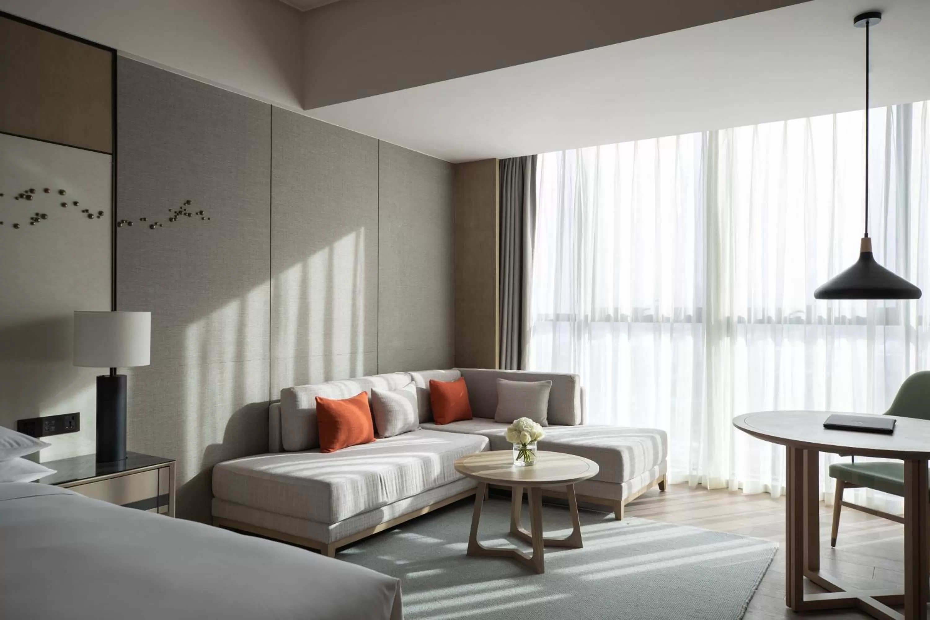 Photo of the whole room, Bed in Yantai Marriott Hotel