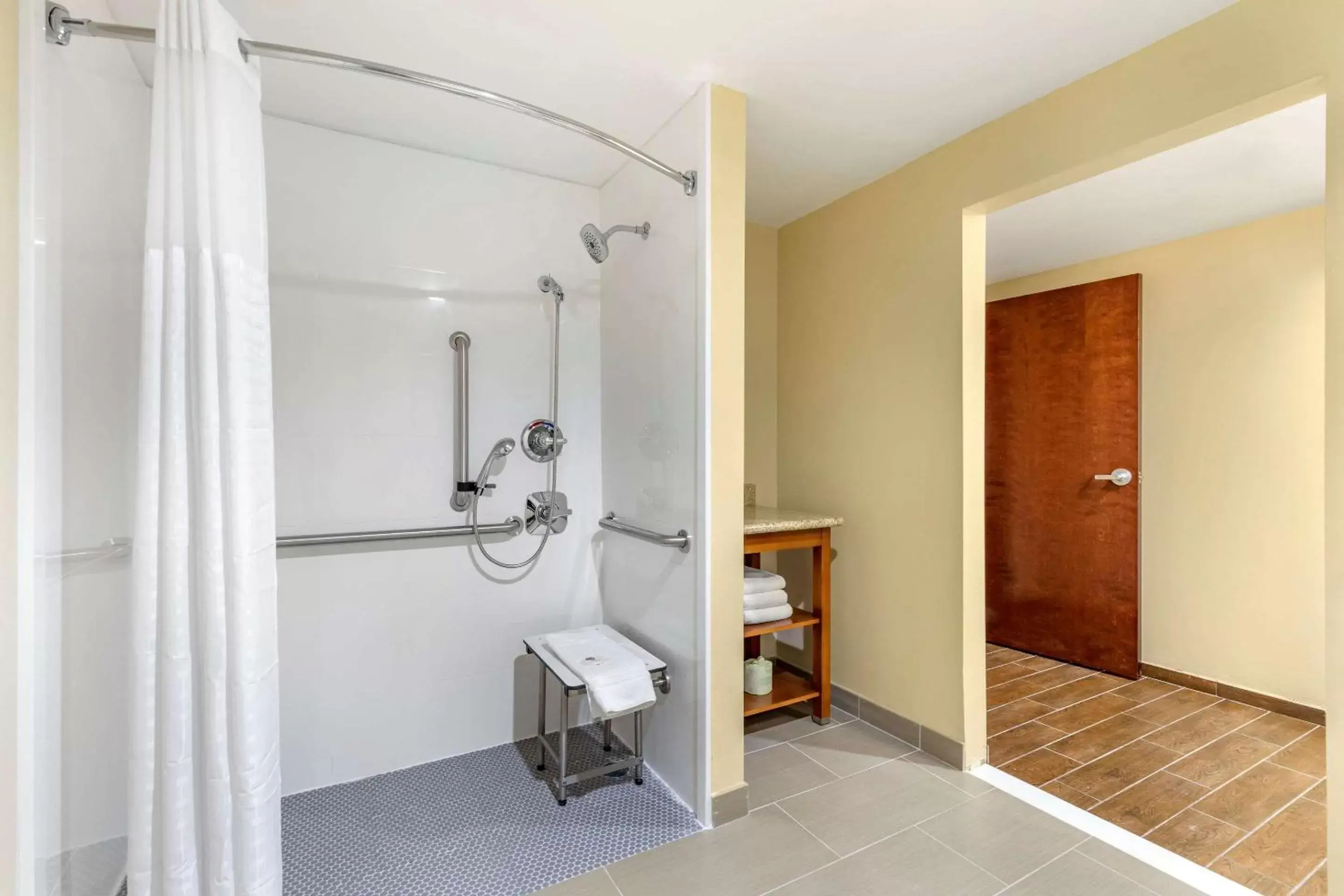 Bathroom in Comfort Suites San Antonio Ft. Sam Houston/SAMMC Area