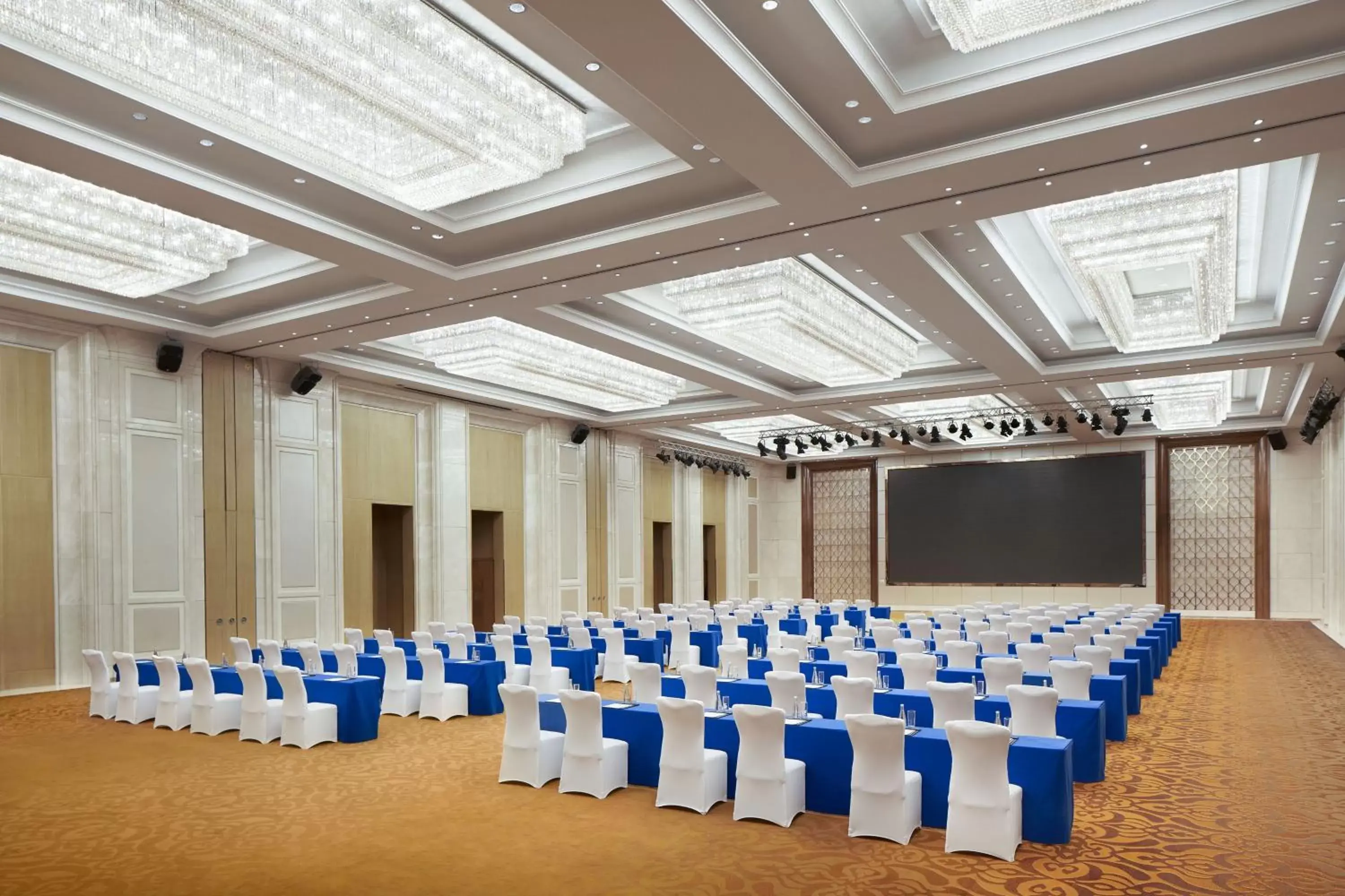 Meeting/conference room in Sheraton Grand Wuhan Hankou Hotel - Let's take a look at the moment of Wuhan