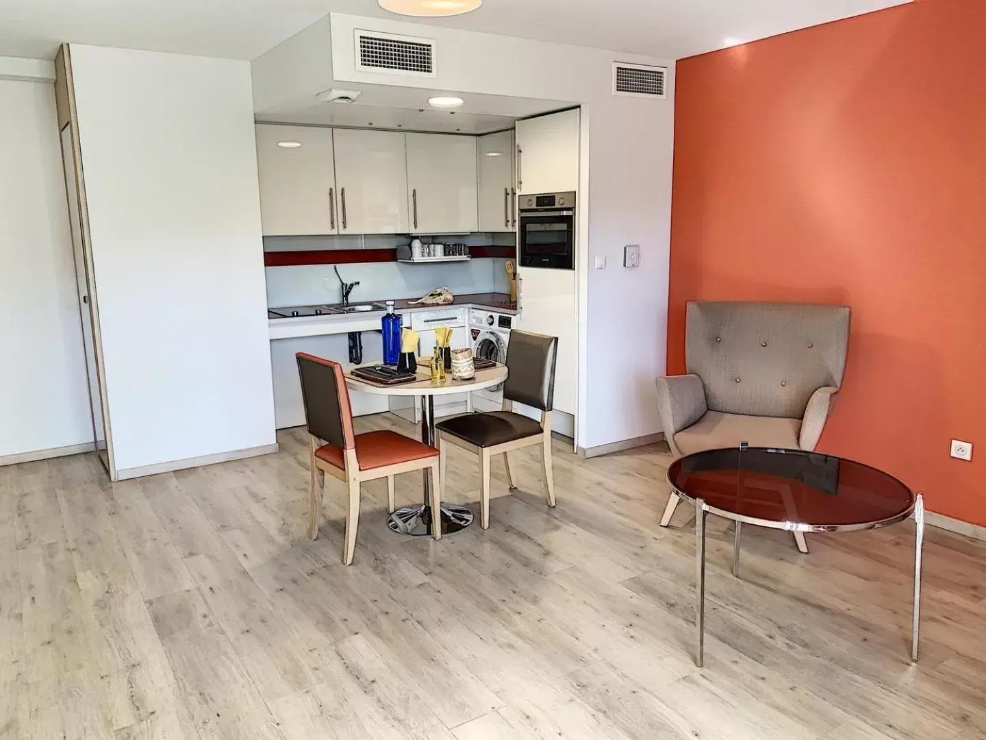 Kitchen or kitchenette, Dining Area in Le Cannet Appart'S