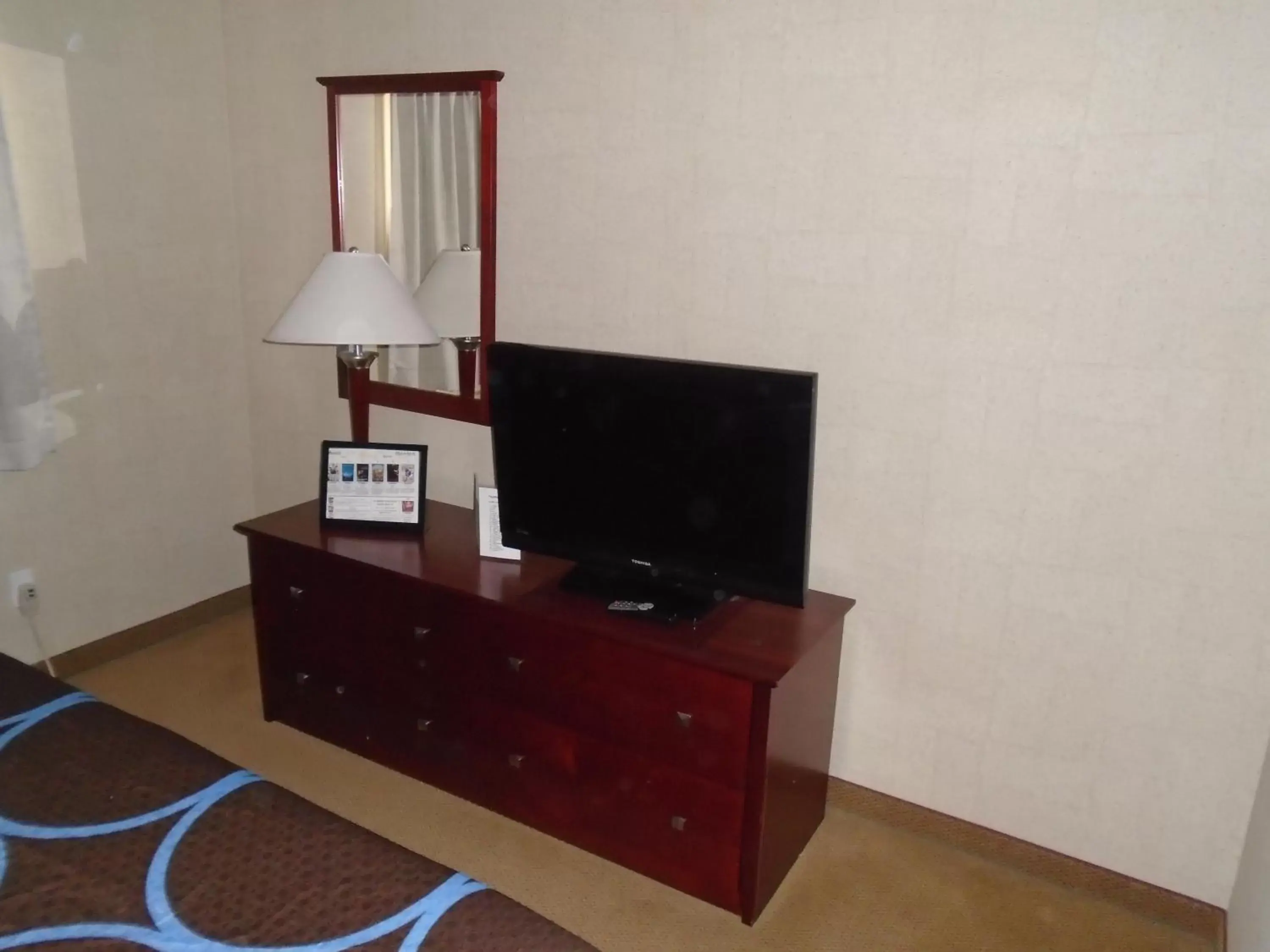 King Room, One Bedroom, Suite, Non-Smoking in Super 8 by Wyndham Red Deer City Centre King Room, One Bedroom, Suite, Non-Smoking in Super 8 by Wyndham Red Deer City Centre