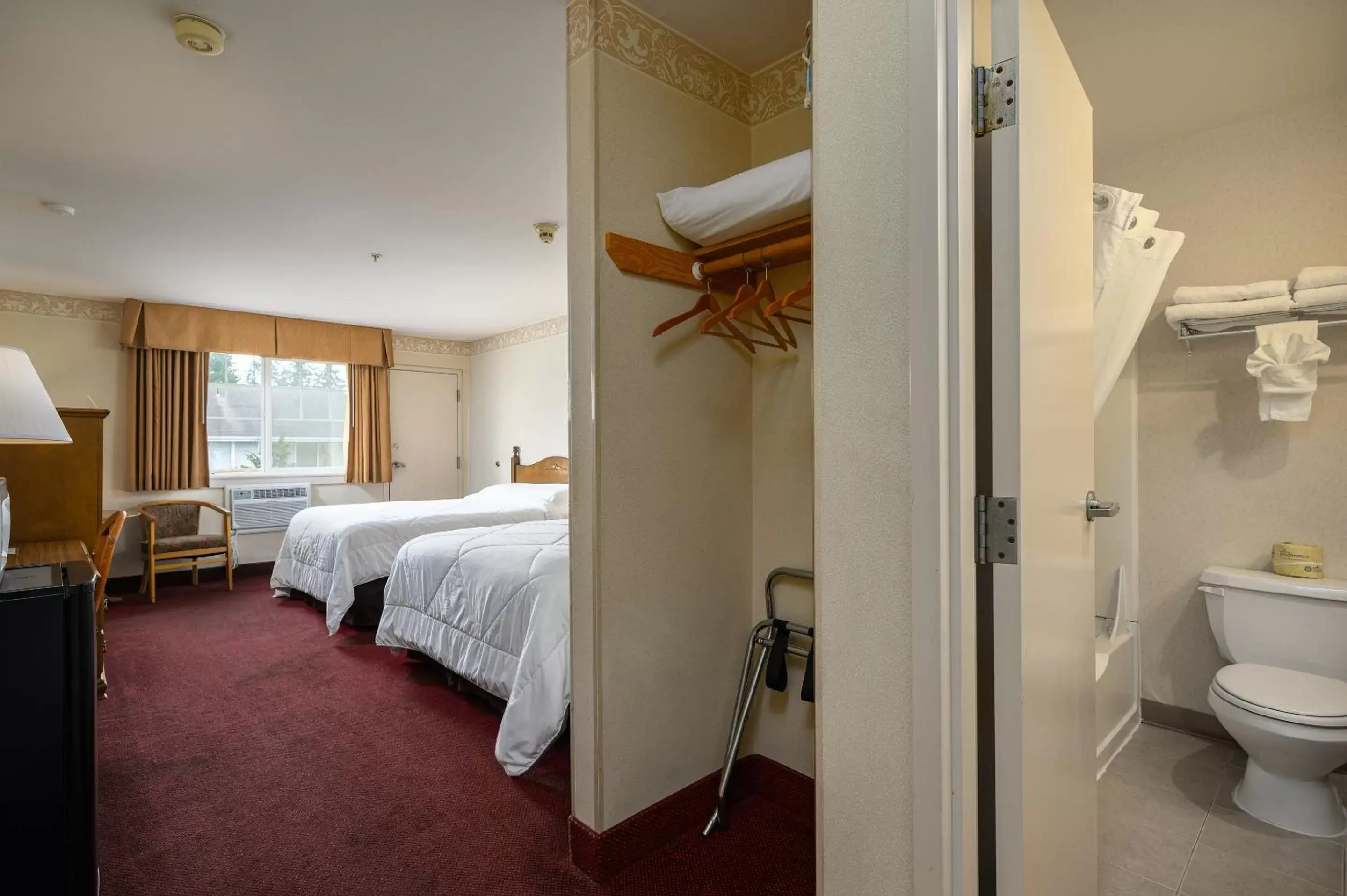 Bed in Three Rivers Inn Sedro Woolley Bed in Three Rivers Inn Sedro Woolley