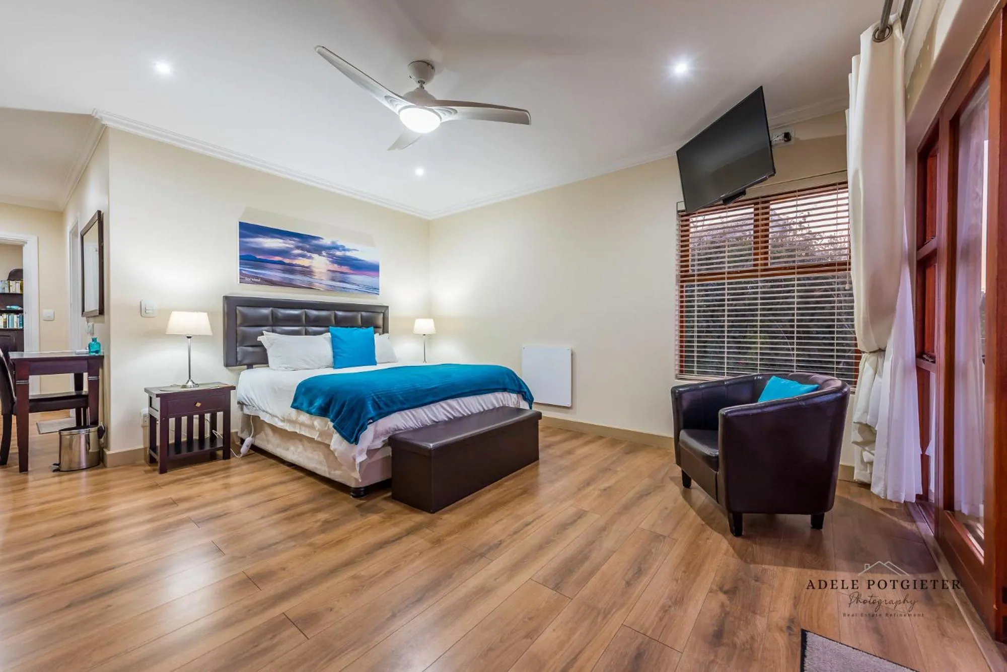 Decorative detail, Bed in Aquamarine Guest House
