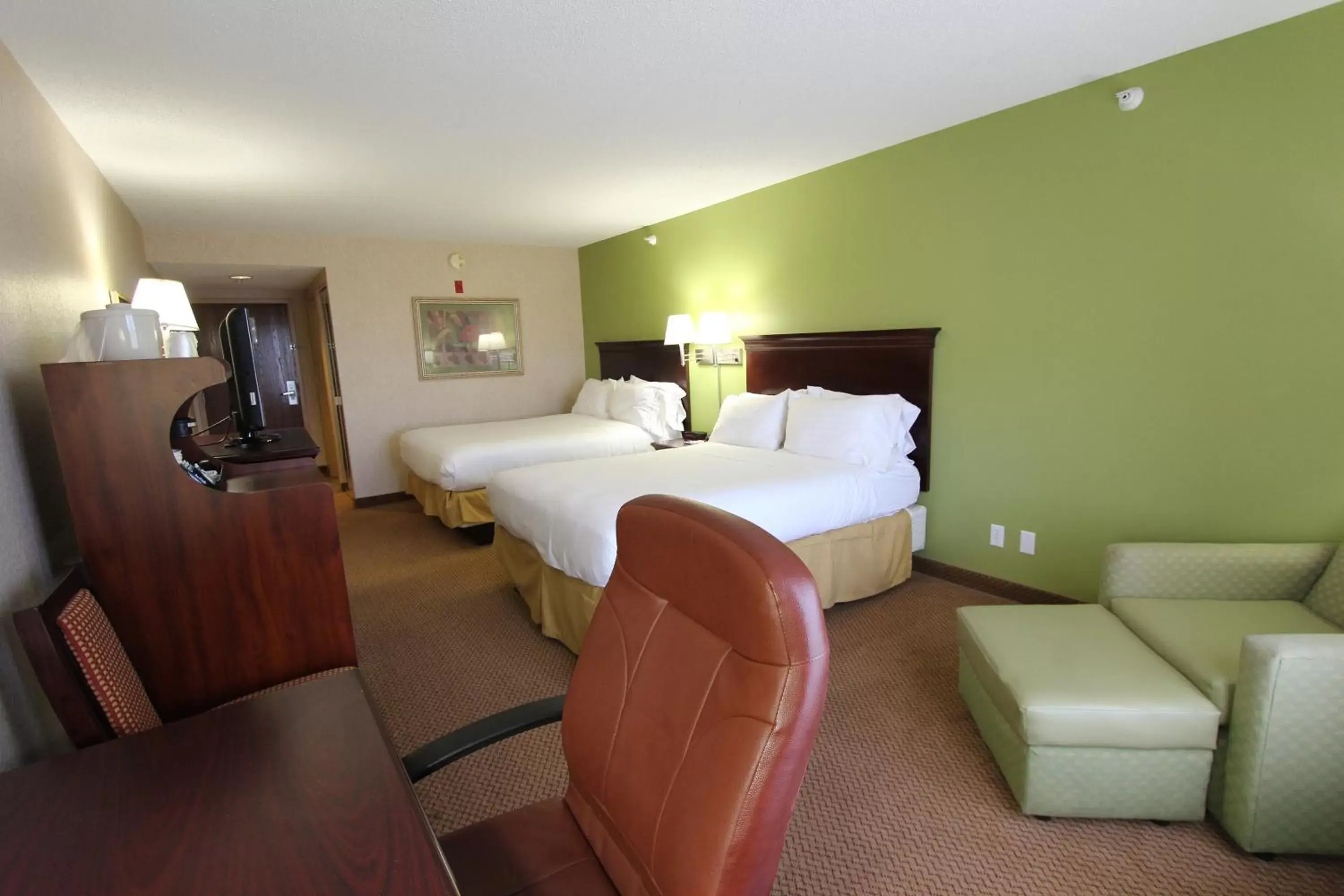 Bedroom in Baymont Inn & Suites by Wyndham Findlay