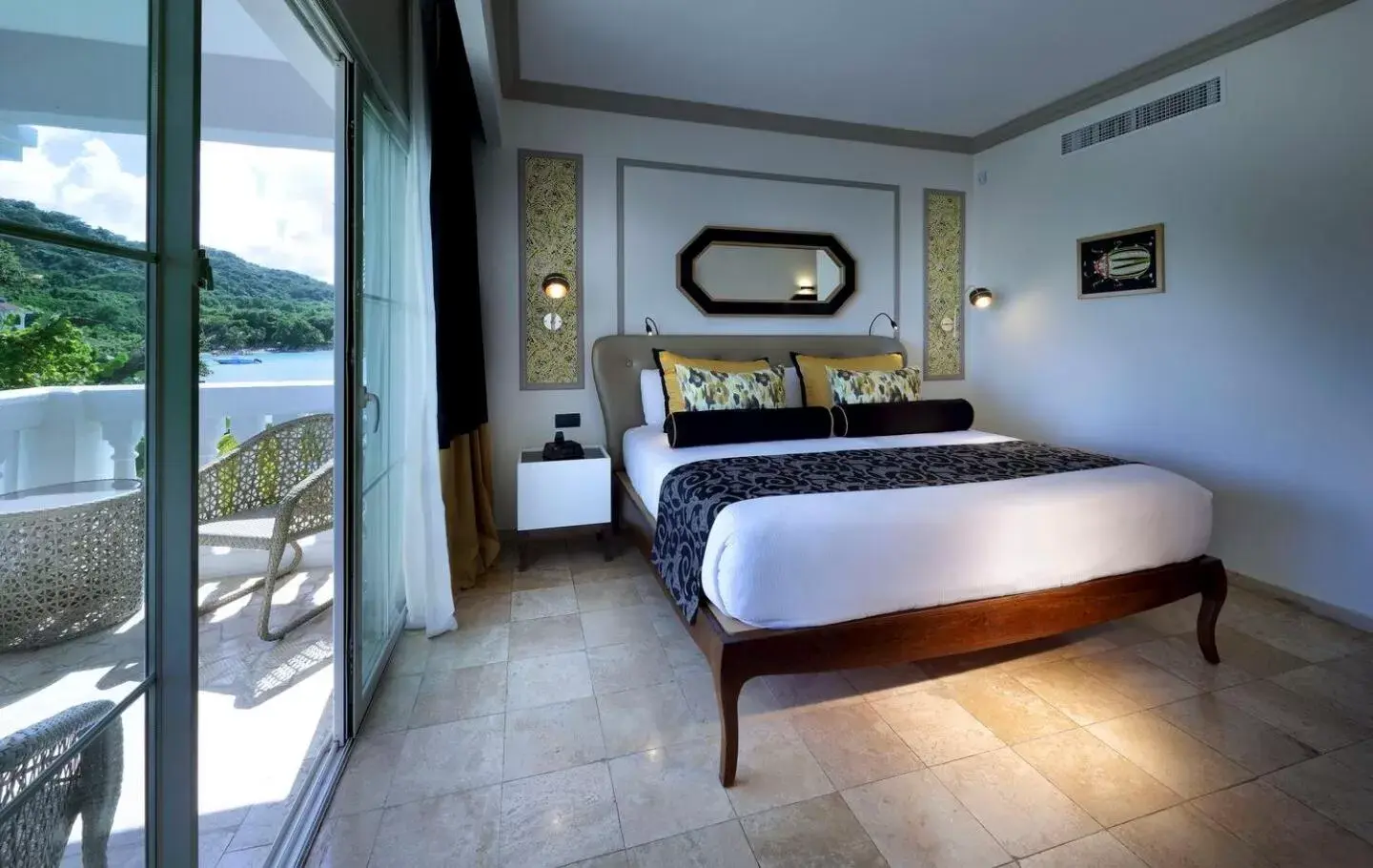 Bed in Grand Palladium Lady Hamilton Resort & Spa - All Inclusive