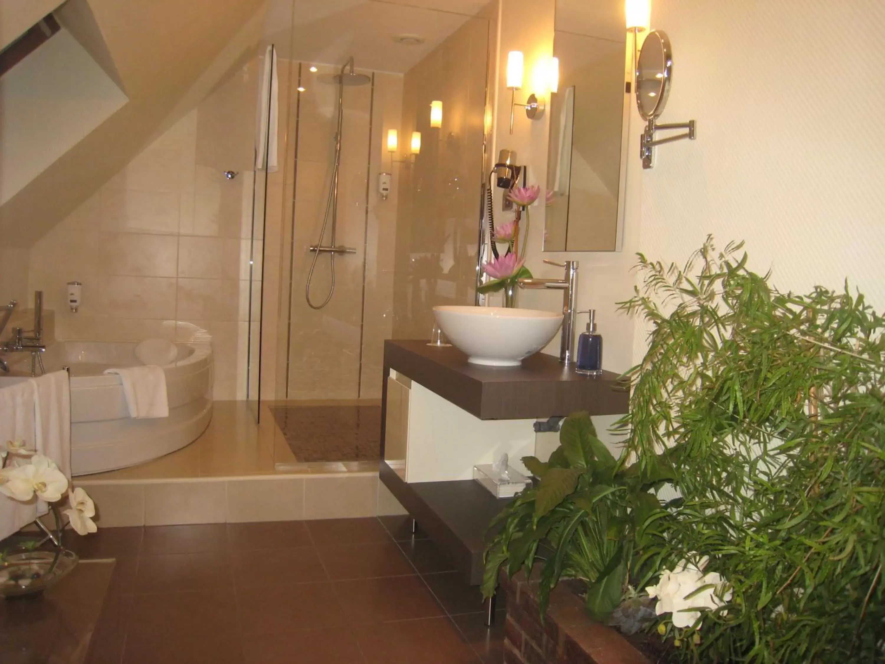 Bathroom in Hotel Relais Saint Jean Troyes