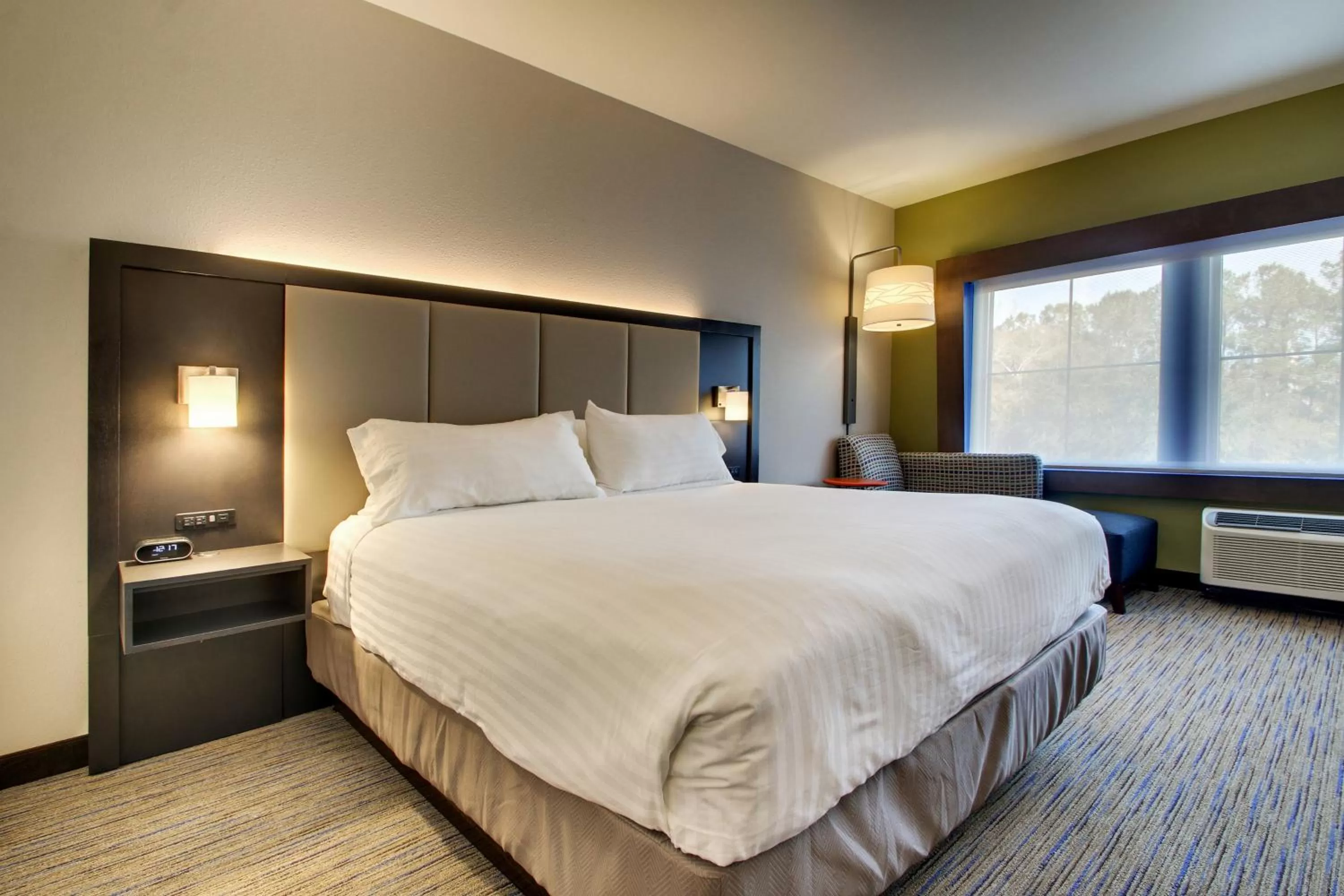 Bed in Holiday Inn Express & Suites Charleston NE Mt Pleasant US17 by IHG