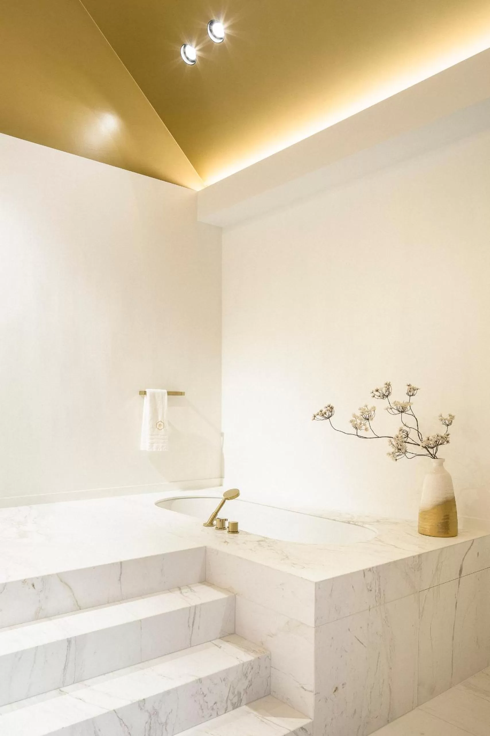 Shower in Gulde Schoen Luxury Studio-apartments