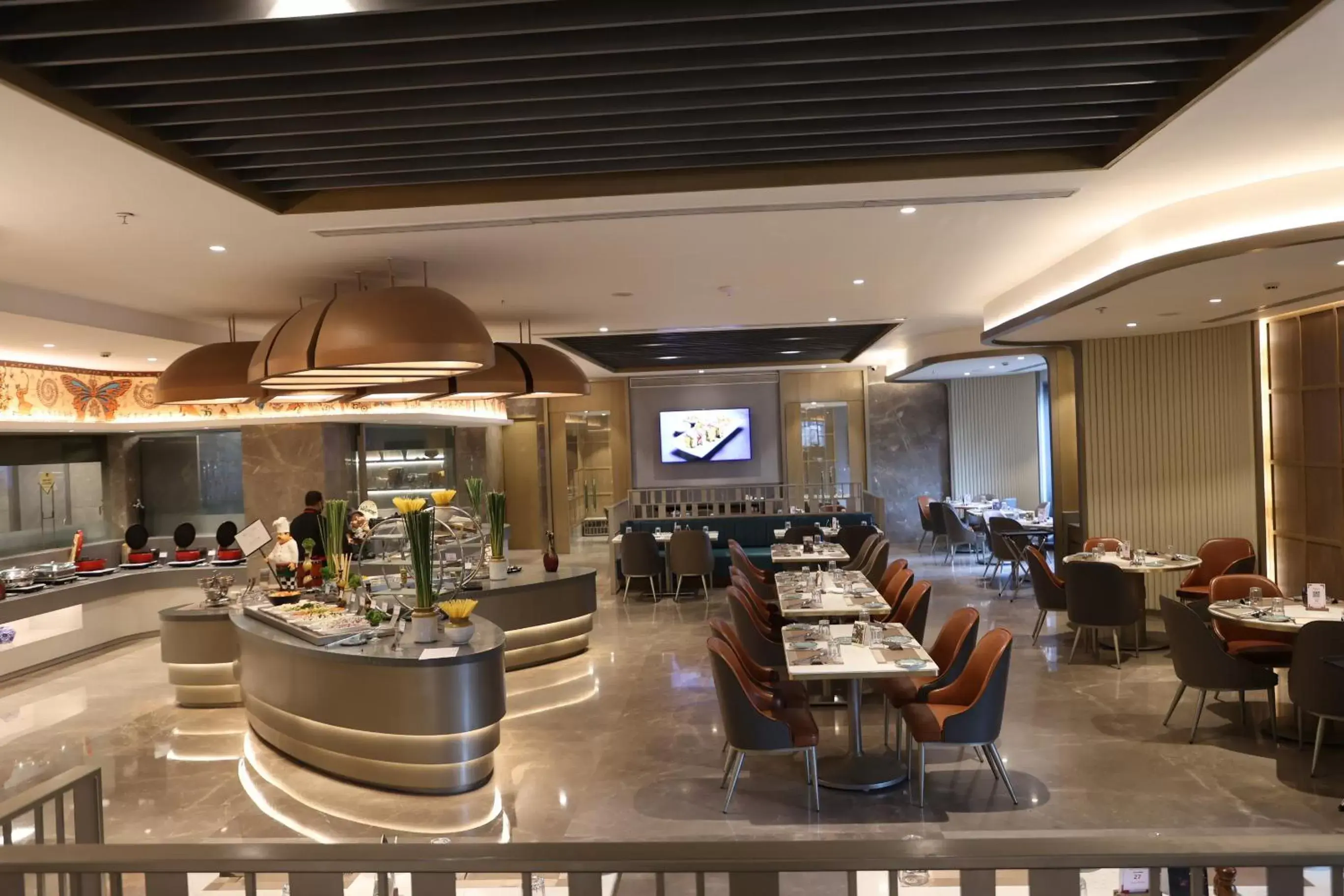 Restaurant/Places to Eat in Express Inn The Business Luxury Hotel