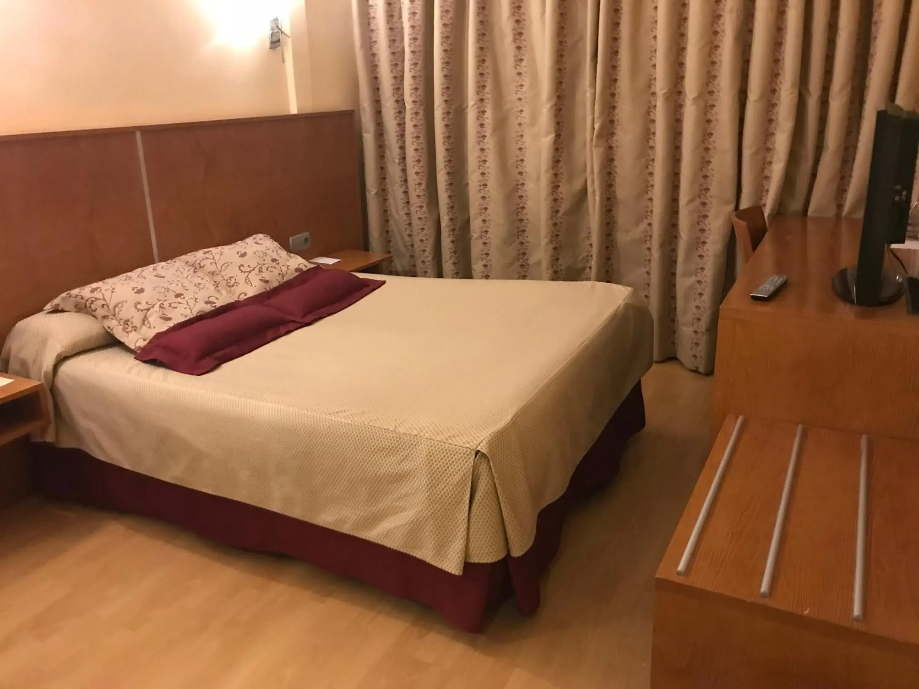 Bedroom, Bed in Hotel Alfonso VIII De Cuenca