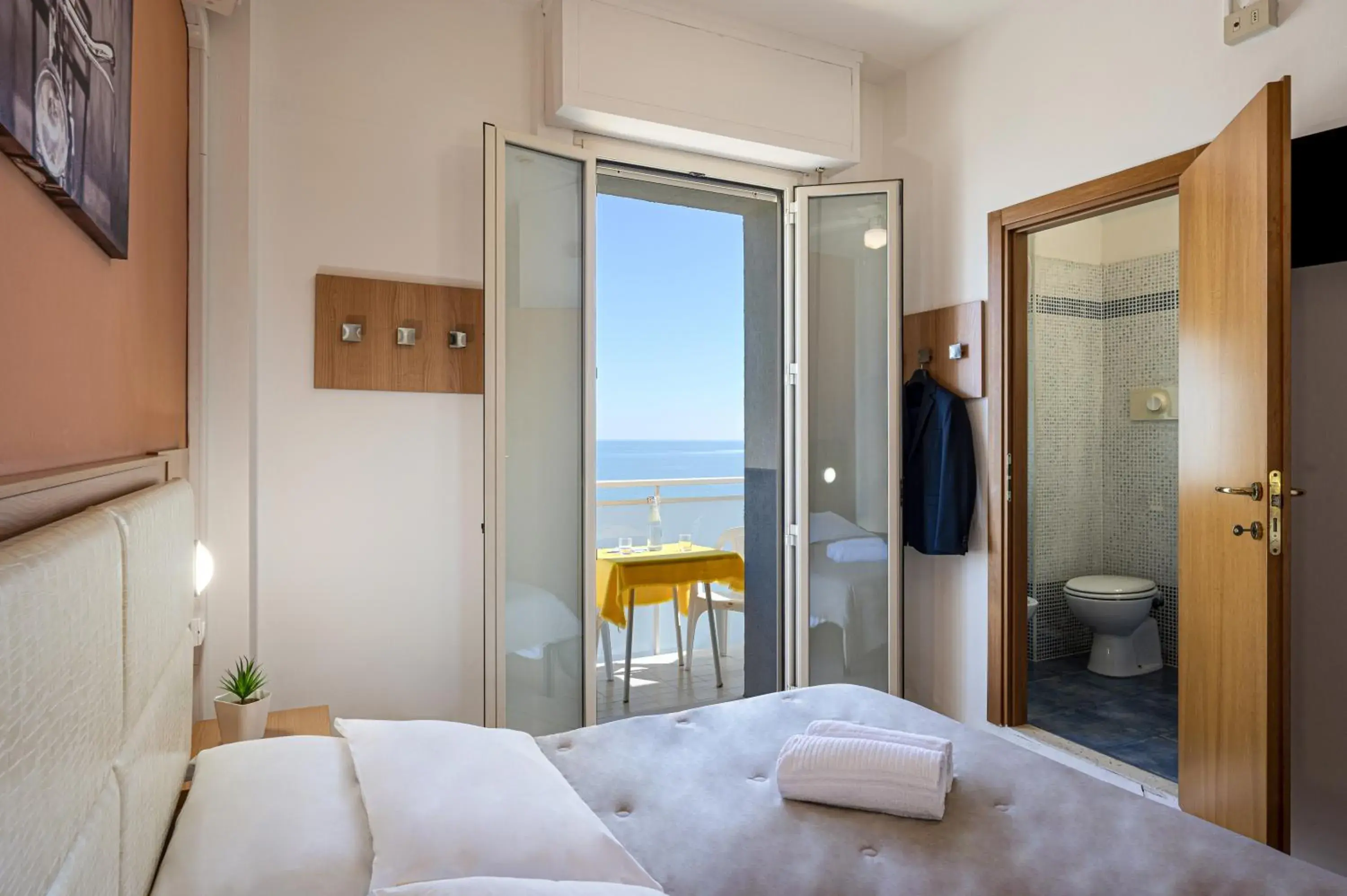 Bed, Sea View in Hotel Figaro & Apartments