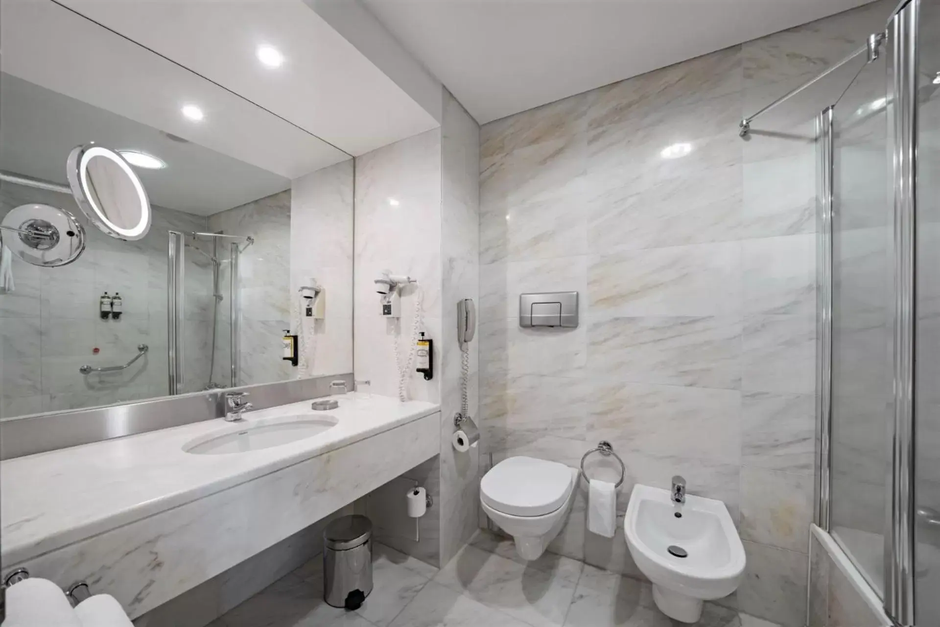 Toilet, Bathroom in Hotel Marina Atlântico
