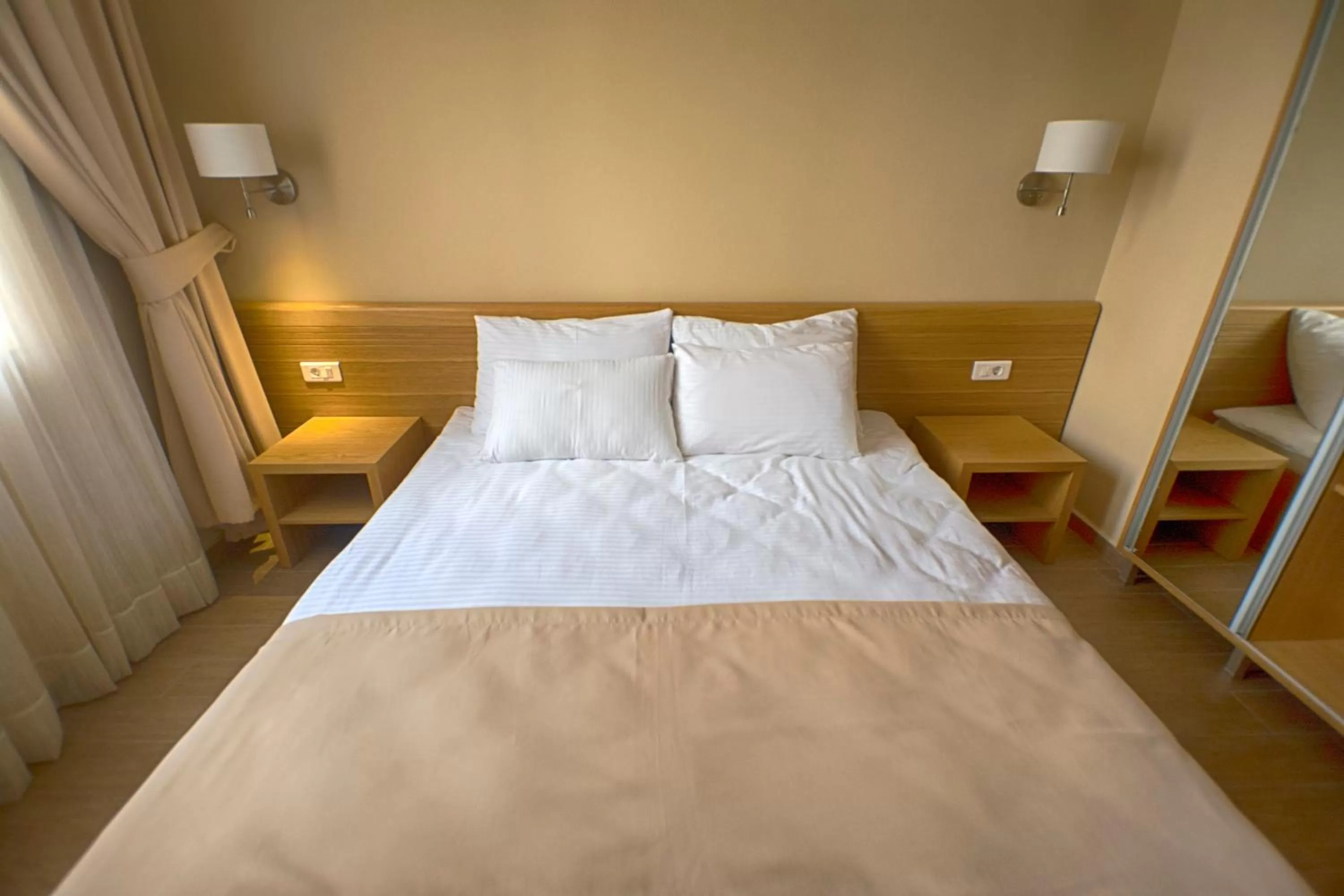 Bedroom, Bed in Hotel Lirak