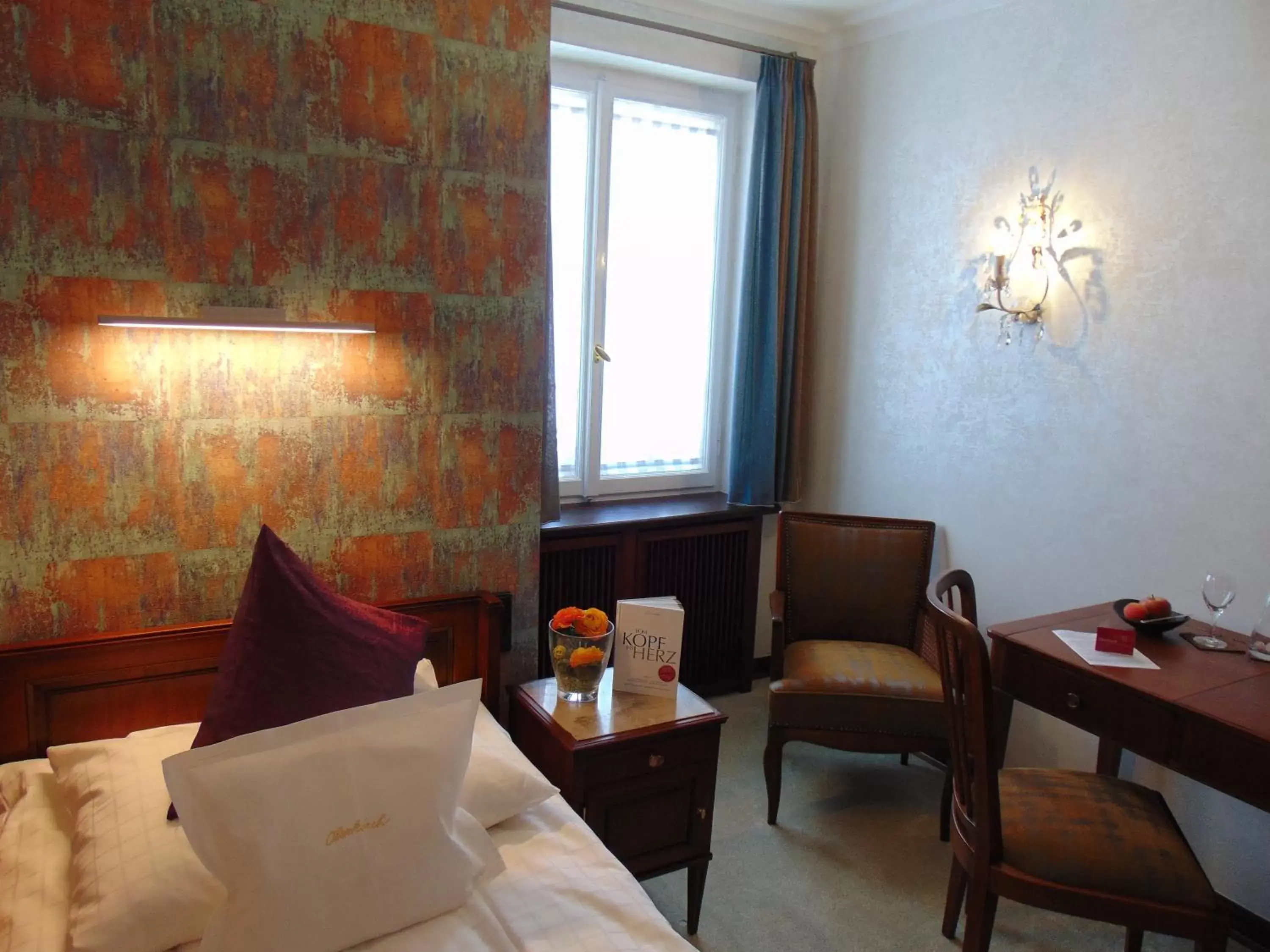 Bed, Restaurant/Places to Eat in Boutiquehotel Oberkirch im Zentrum