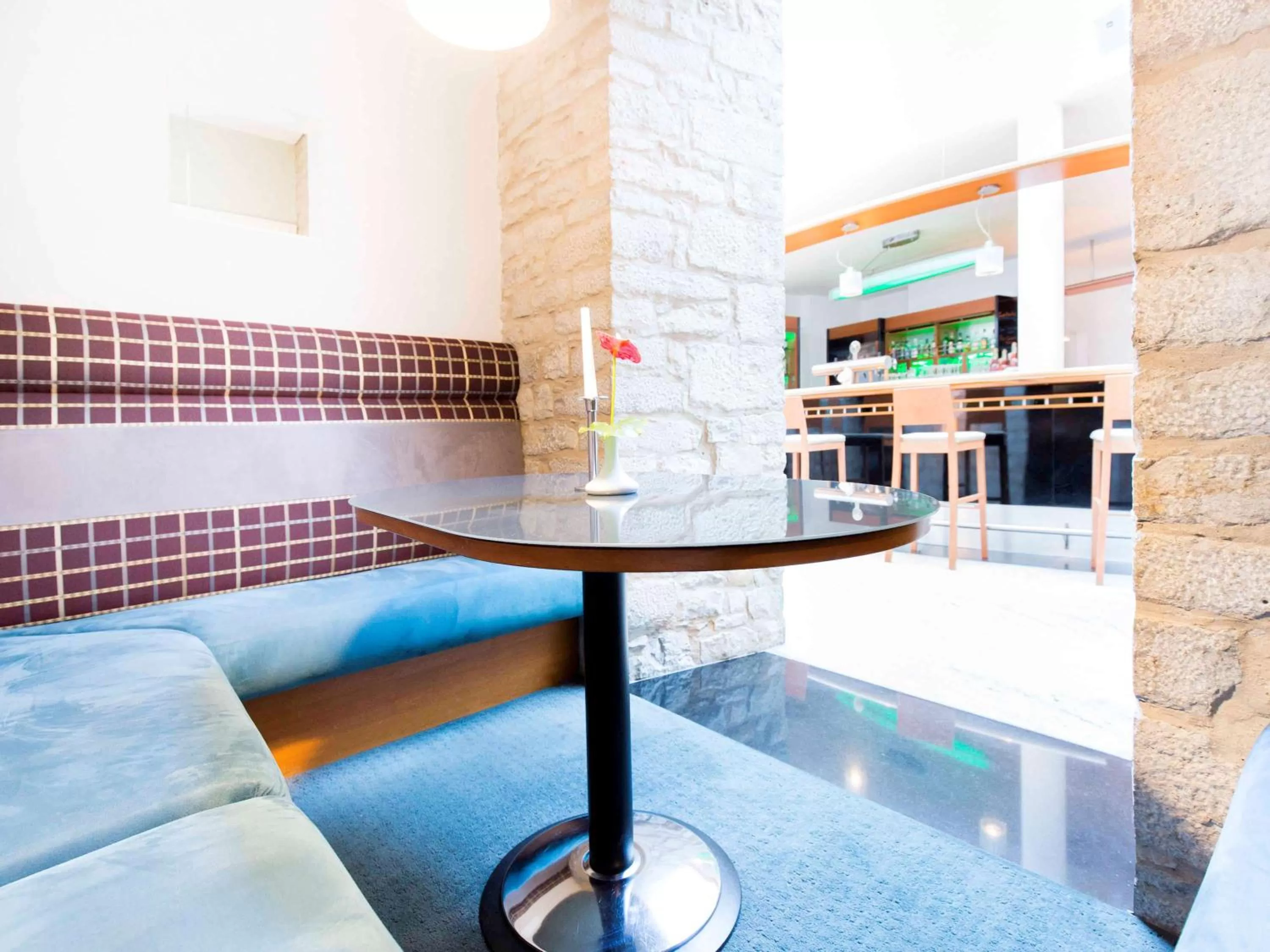 Lounge or bar in NOVOTEL Hildesheim City