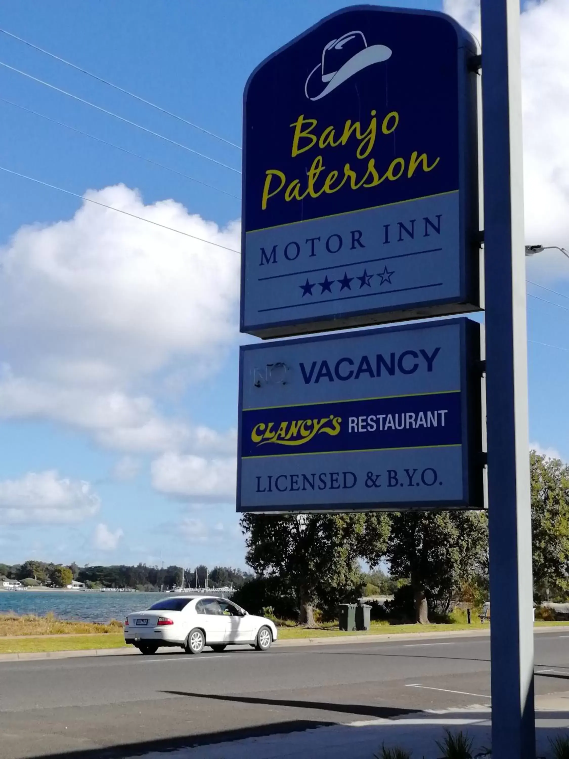 Property building in Banjo Paterson Motor Inn