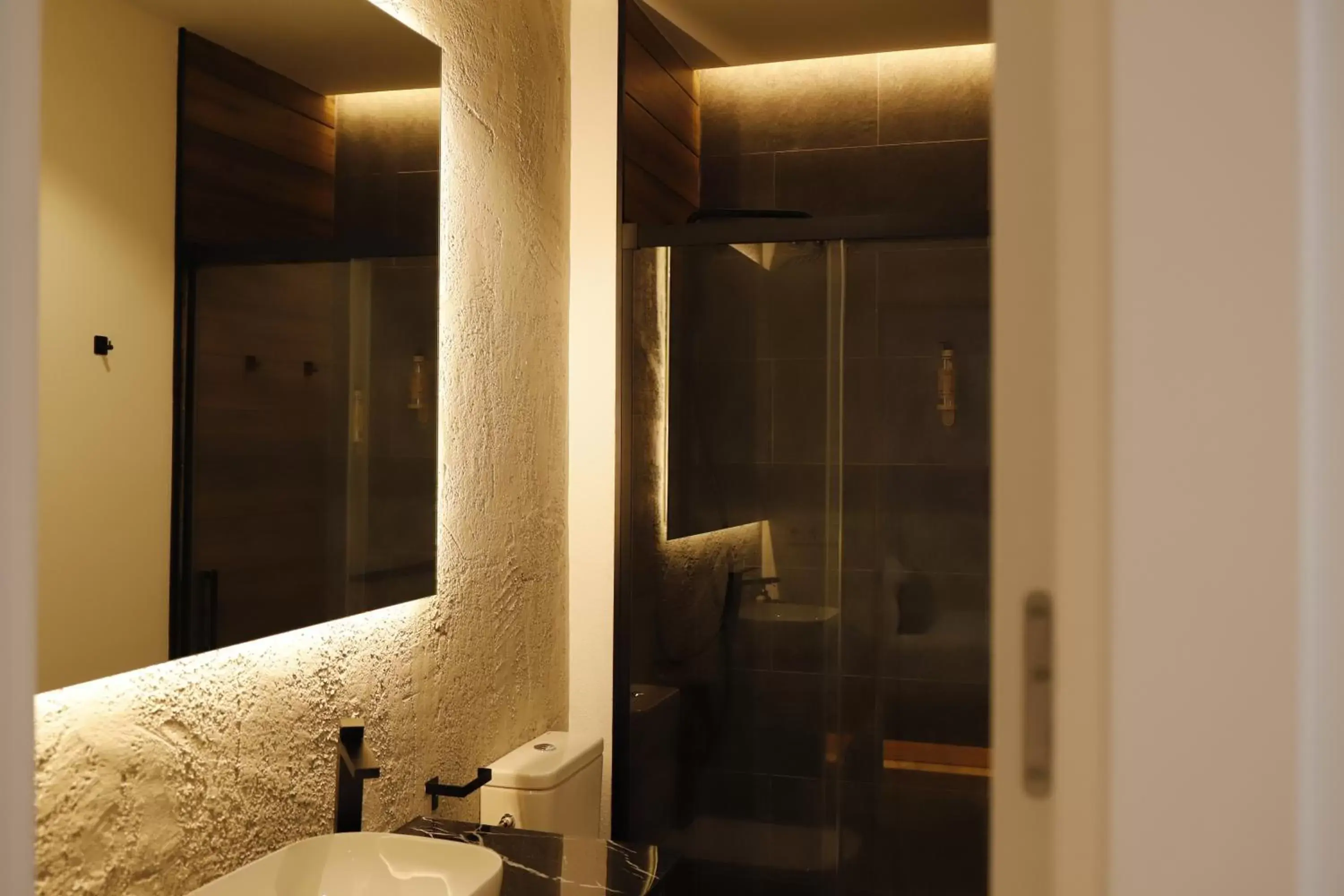 Bathroom in MEDINA HOMES PUENTE ROMANO