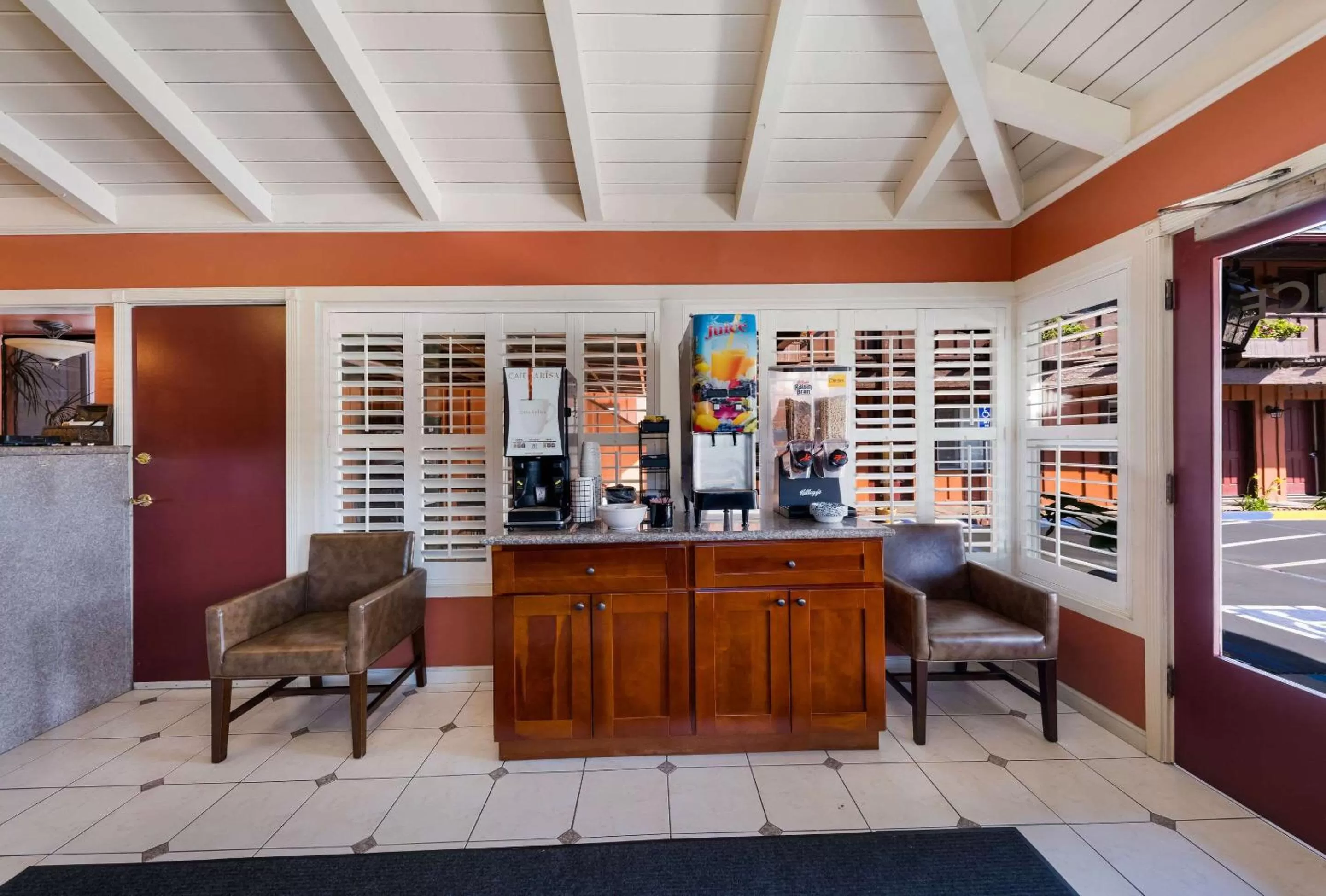 Lobby or reception in Clarion Collection Wilkie's Inn Pacific Grove - Monterey
