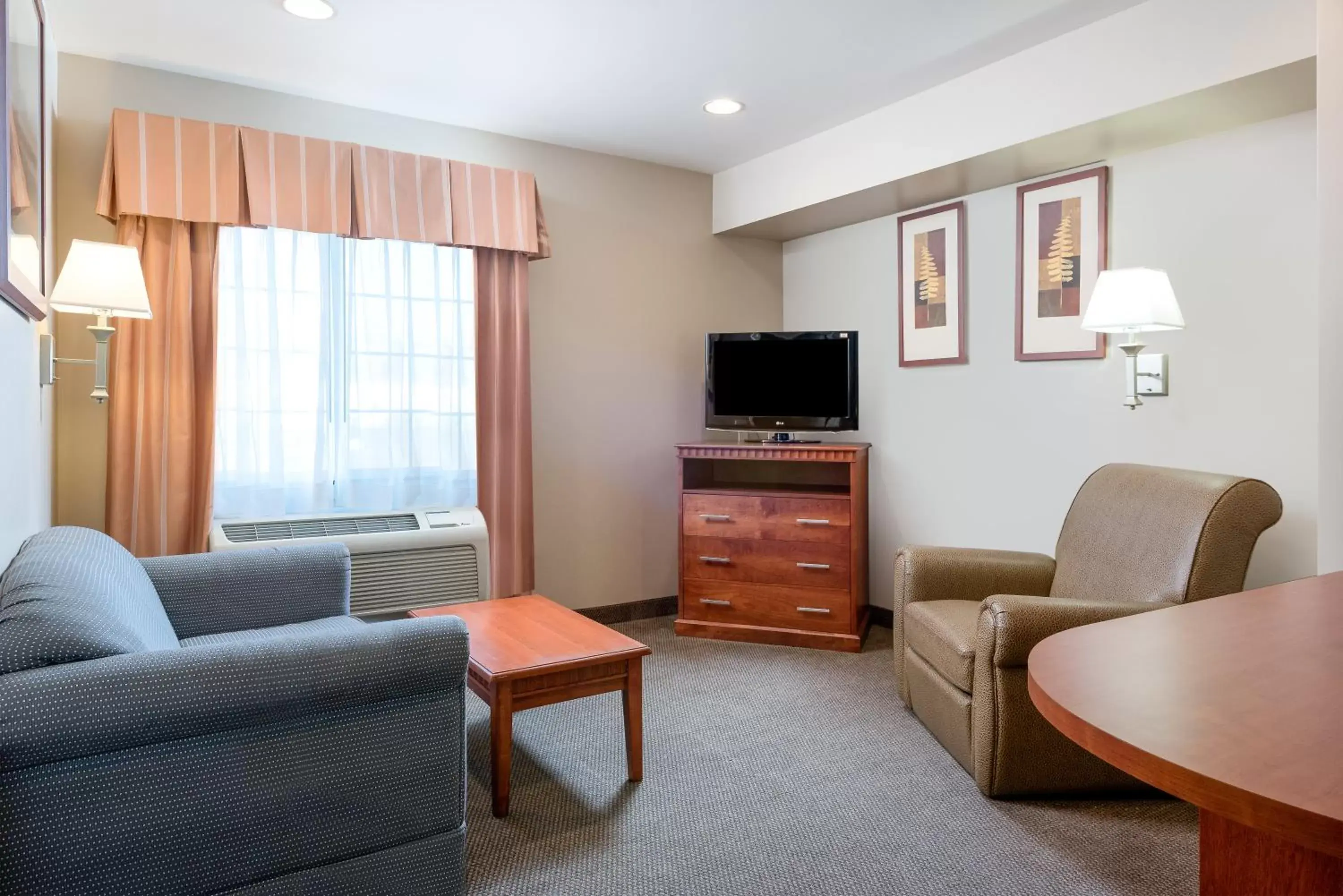 Photo of the whole room, Seating Area in Candlewood Suites LAX Hawthorne, an IHG Hotel