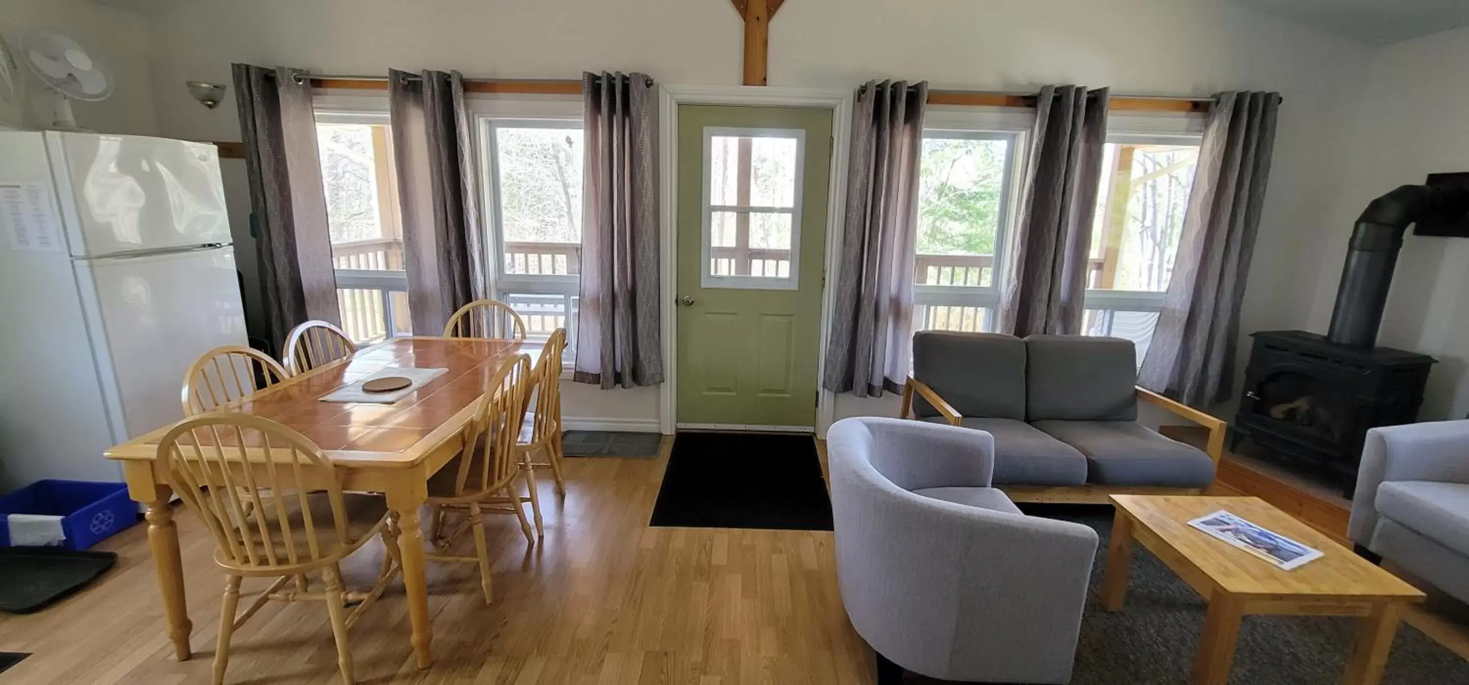 Seating Area in Parkway Cottage Resort and Trading Post