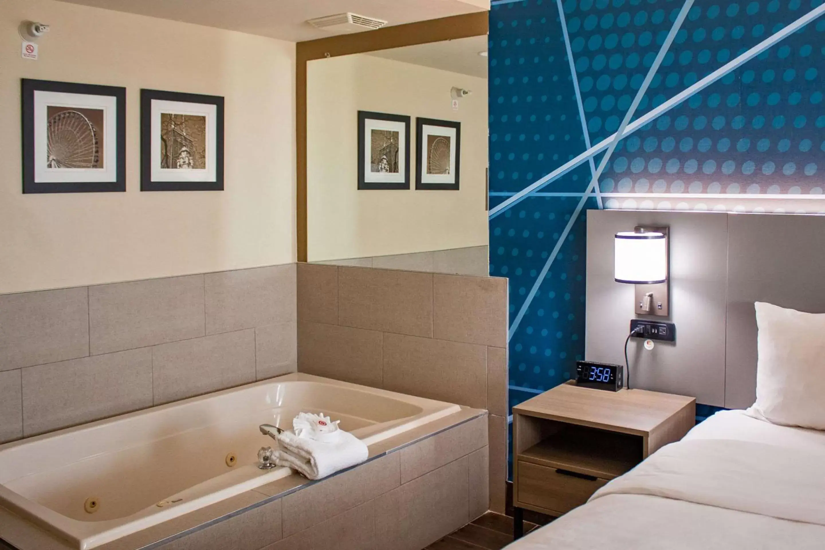 Bedroom, Bathroom in Comfort Inn & Suites Geneva- West Chicago