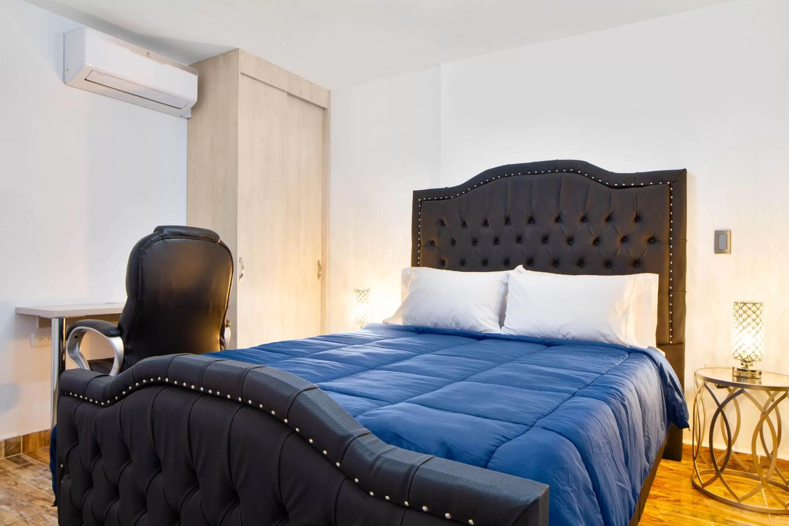 Bedroom, Bed in Miracle