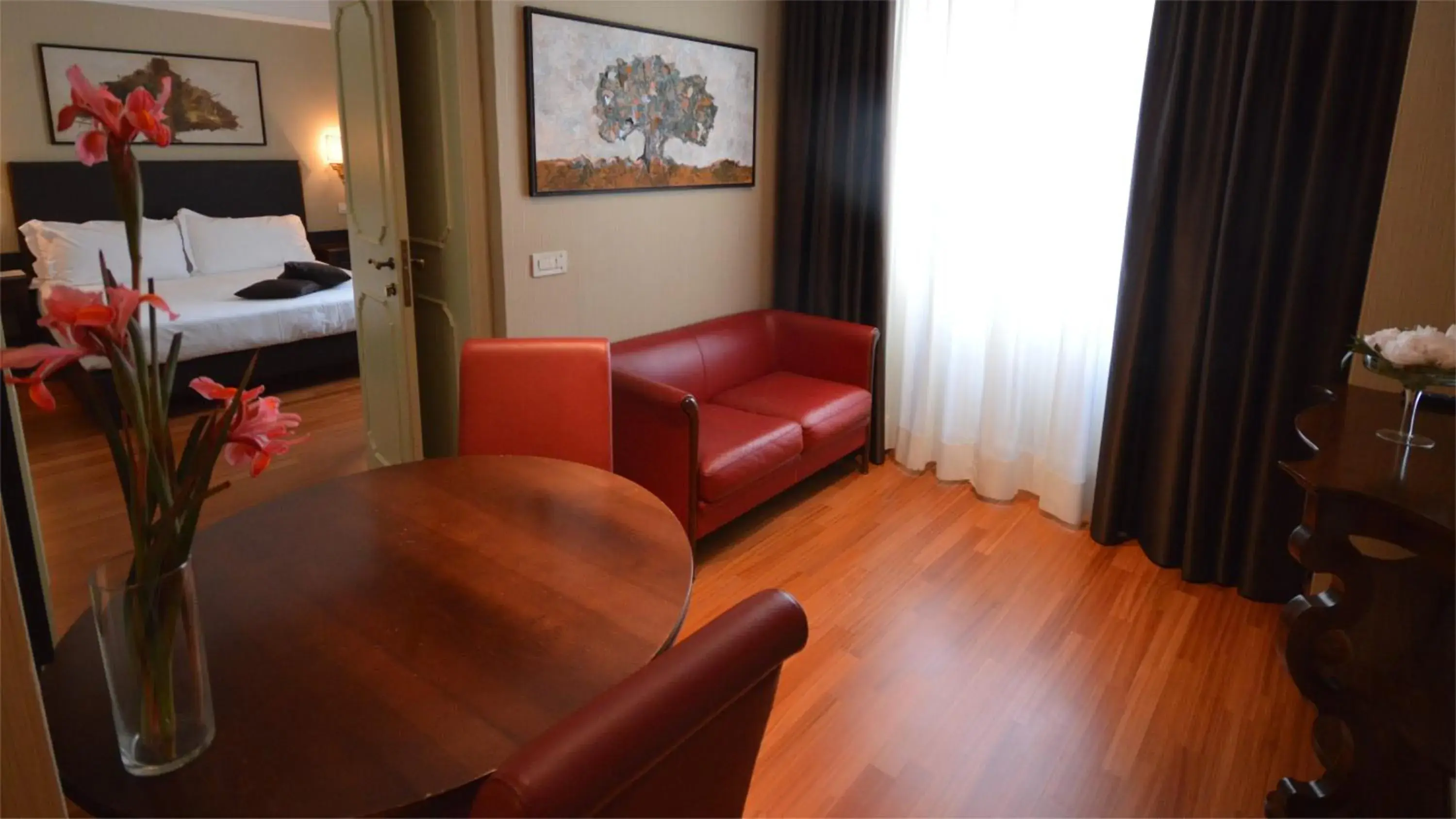 Bed, Seating Area in Astoria Hotel Italia