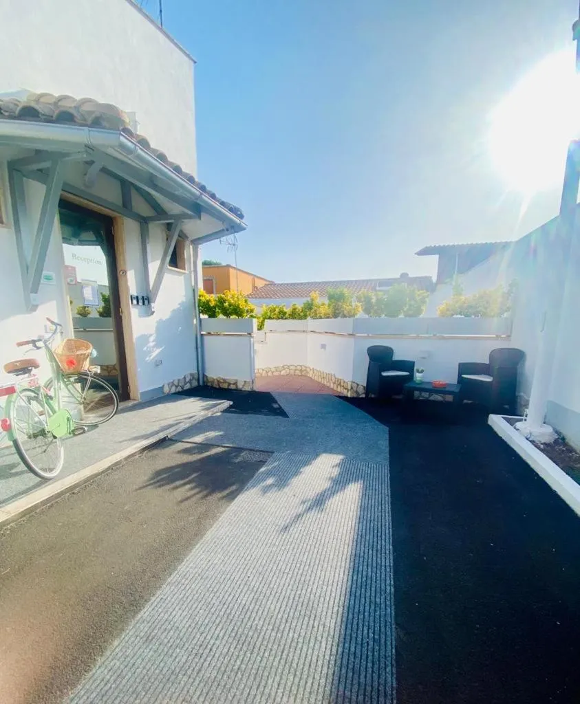 hair dresser in Airport Hotel