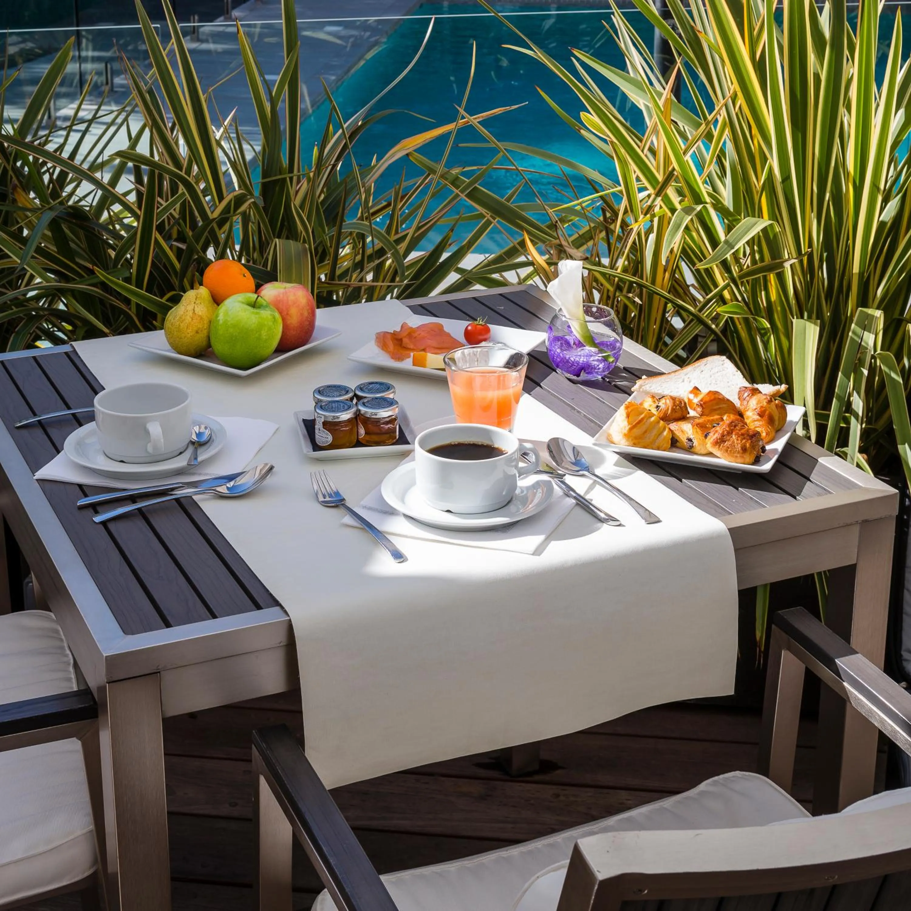 Restaurant/places to eat in Hôtel Le Canberra