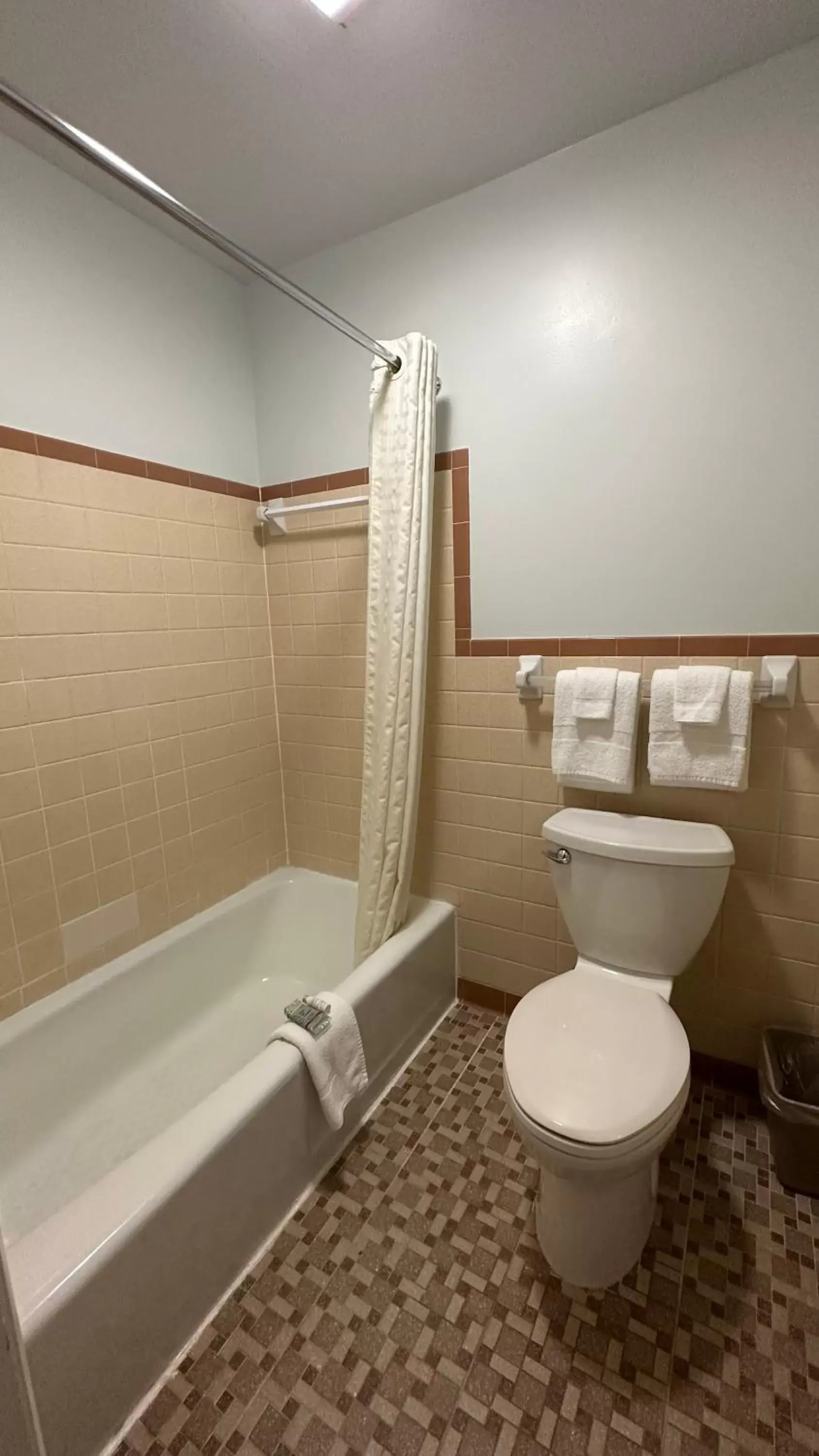 Bathroom in Colonial Inn Franklin