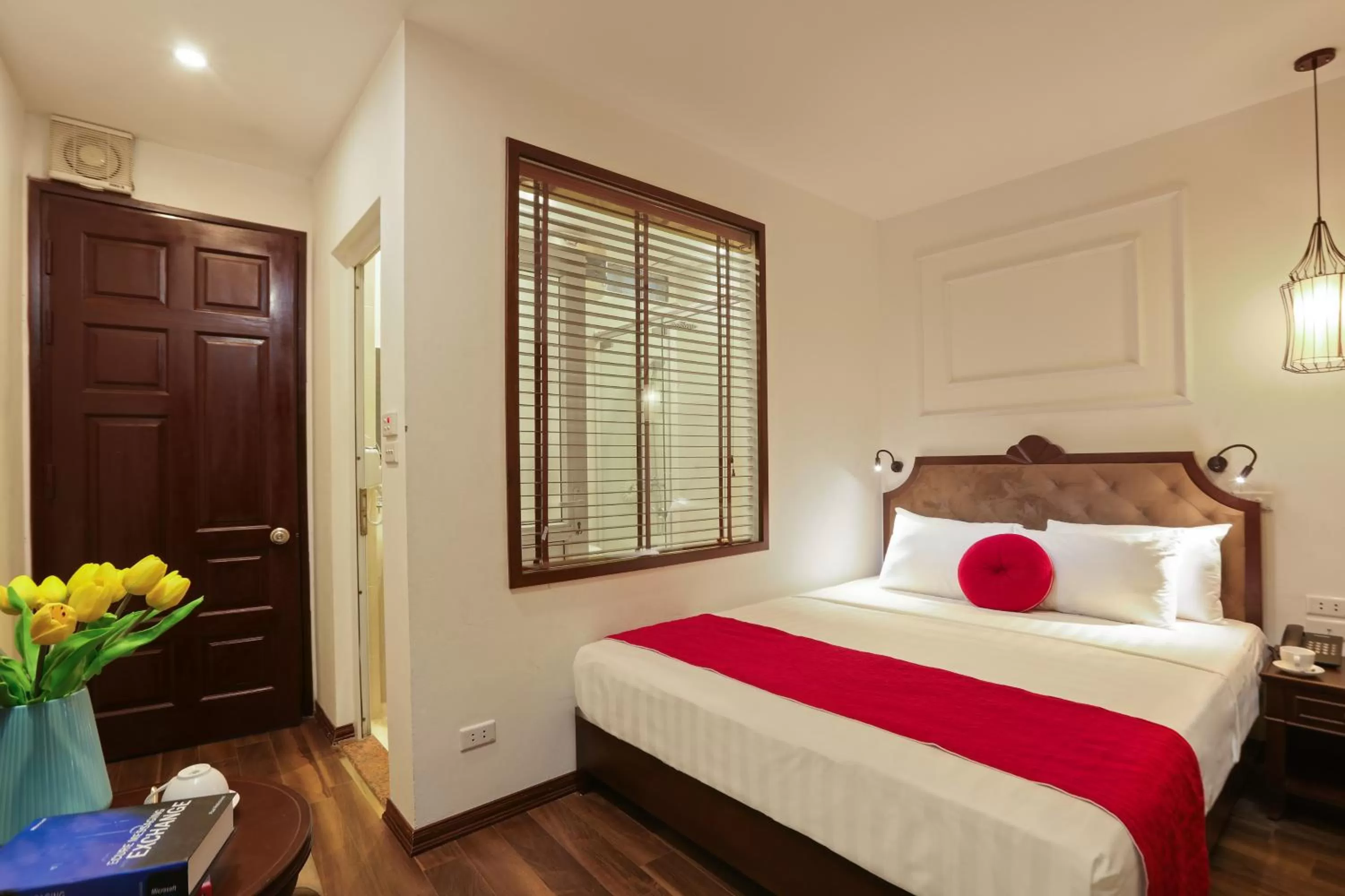 Bedroom, Bed in Hanoi La Vision Hotel