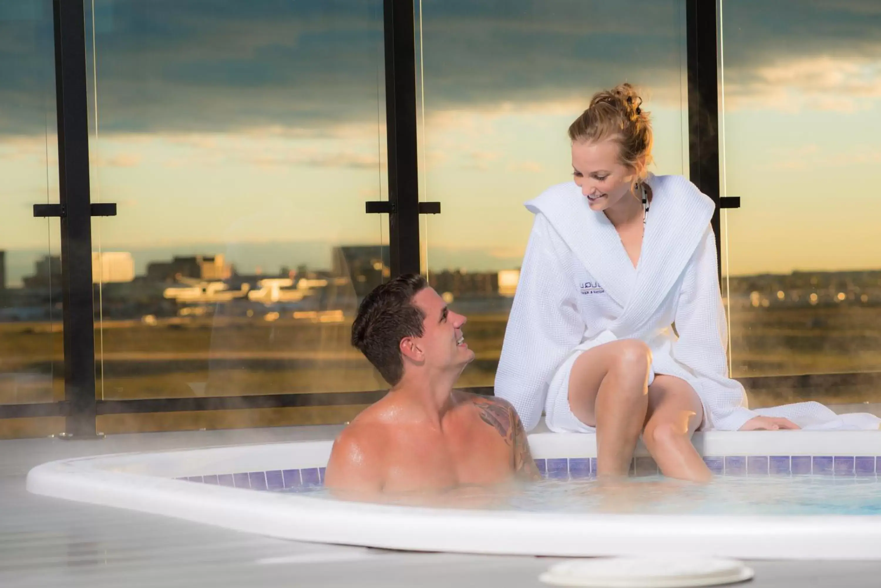 Spa and wellness centre/facilities, Guests in Hotel Clique Calgary Airport
