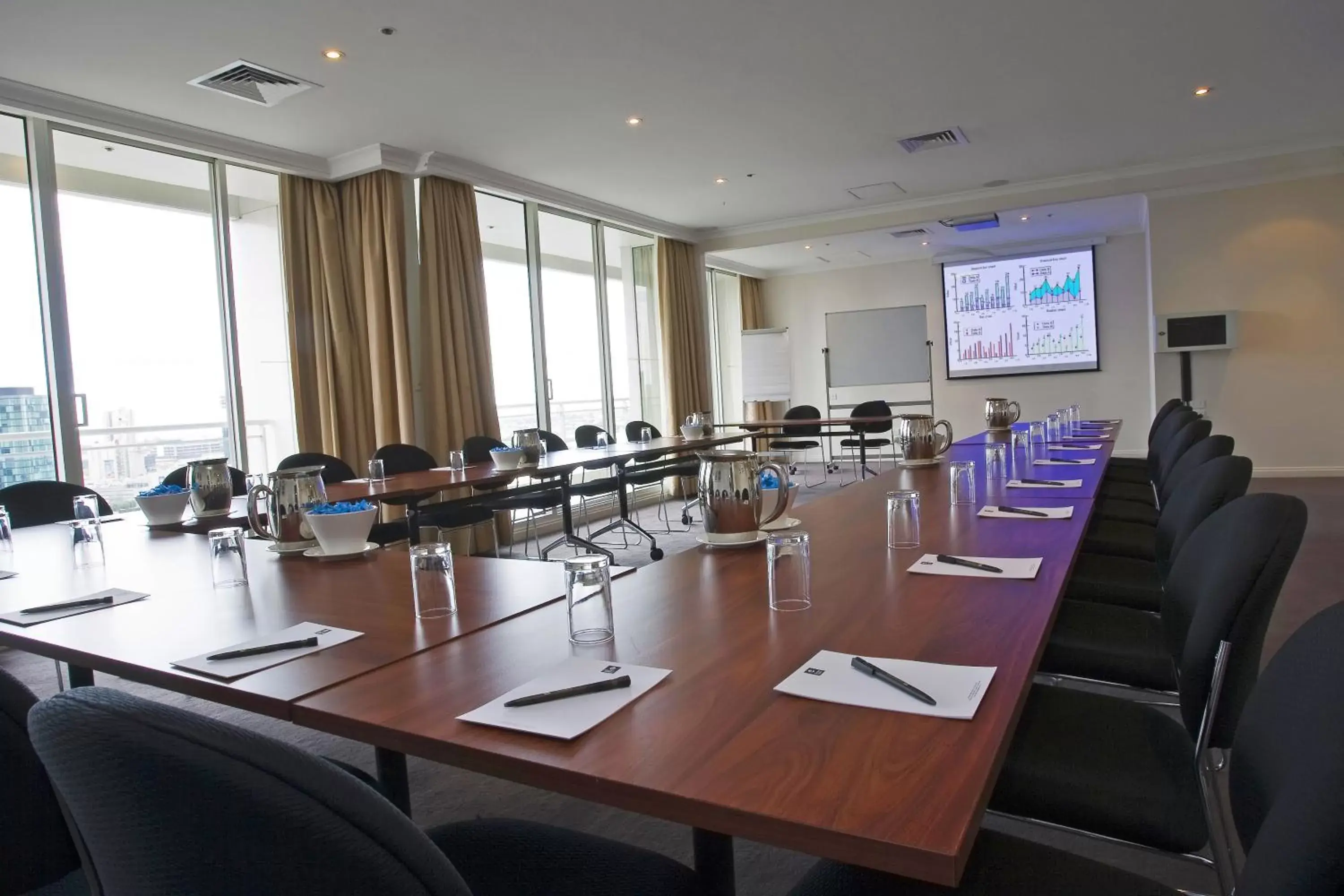 Business facilities in Clarion Suites Gateway