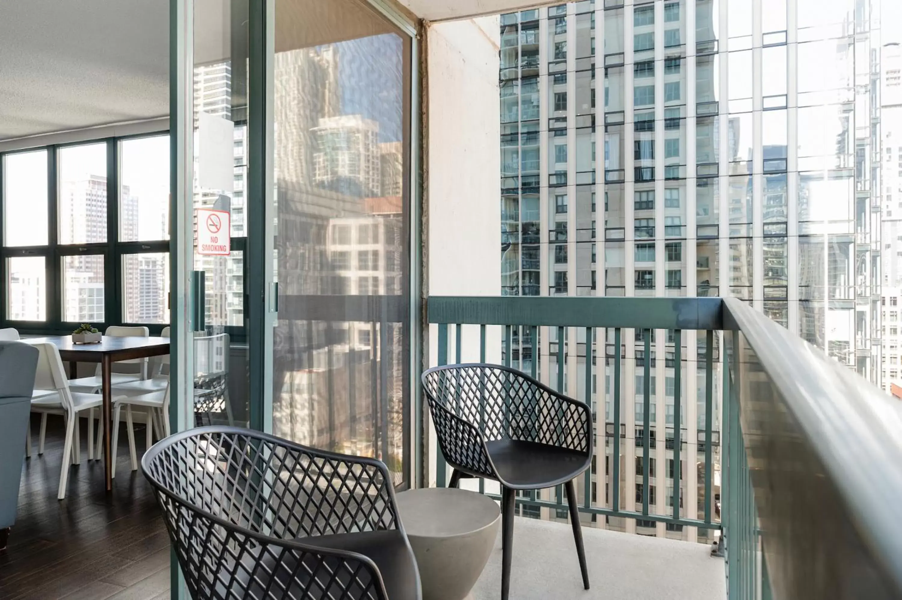 Two-Bedroom Apartment in Kasa Magnificent Mile Chicago Two-Bedroom Apartment in Kasa Magnificent Mile Chicago