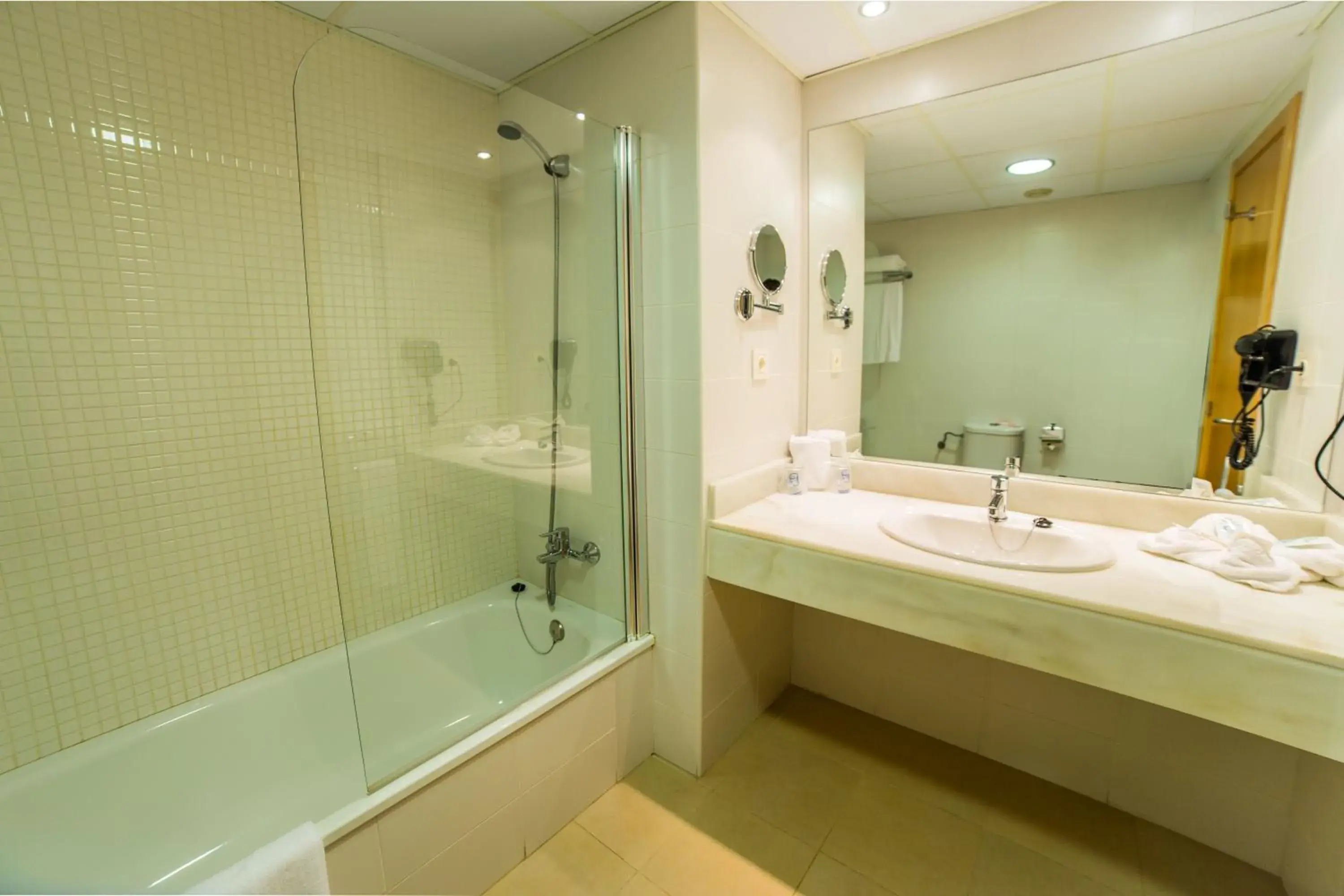 Bathroom in Hotel Adaria Vera