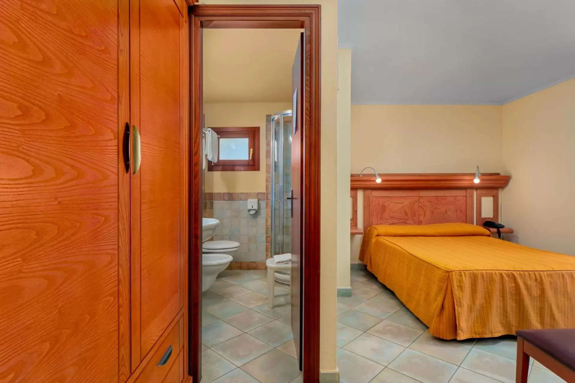 Photo of the whole room, Bed in Il Nuovo Gabbiano