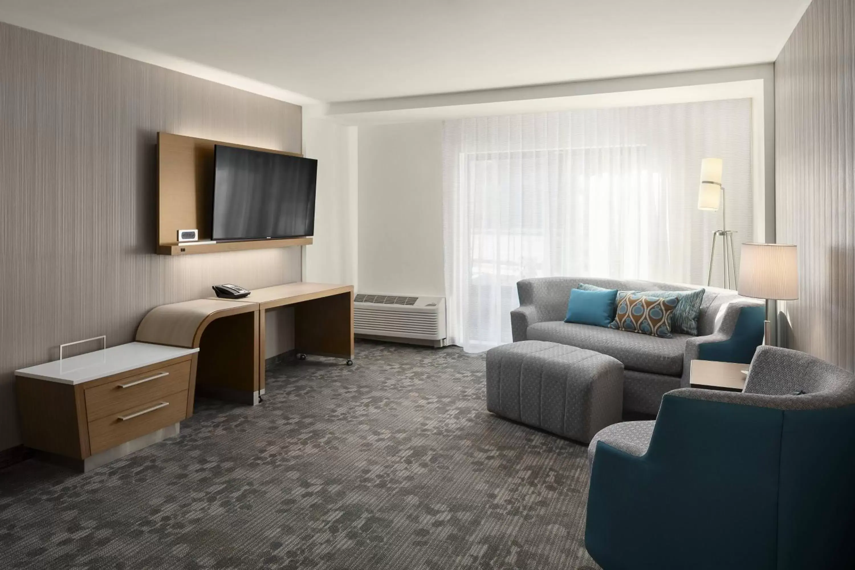 Living room, Seating Area in Courtyard by Marriott Seattle Northgate