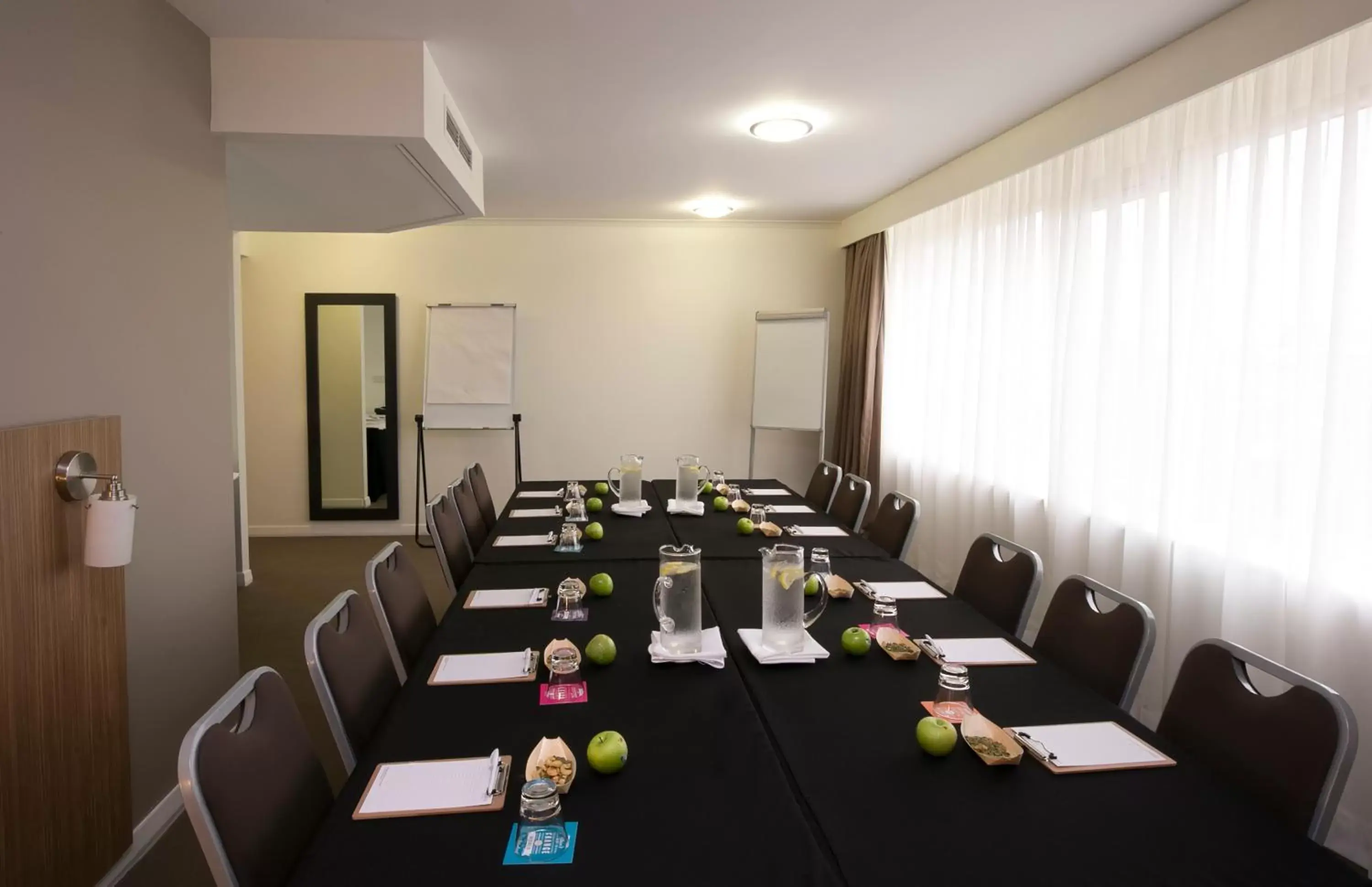 Banquet/Function facilities, Business Area/Conference Room in Mercure Sydney Parramatta