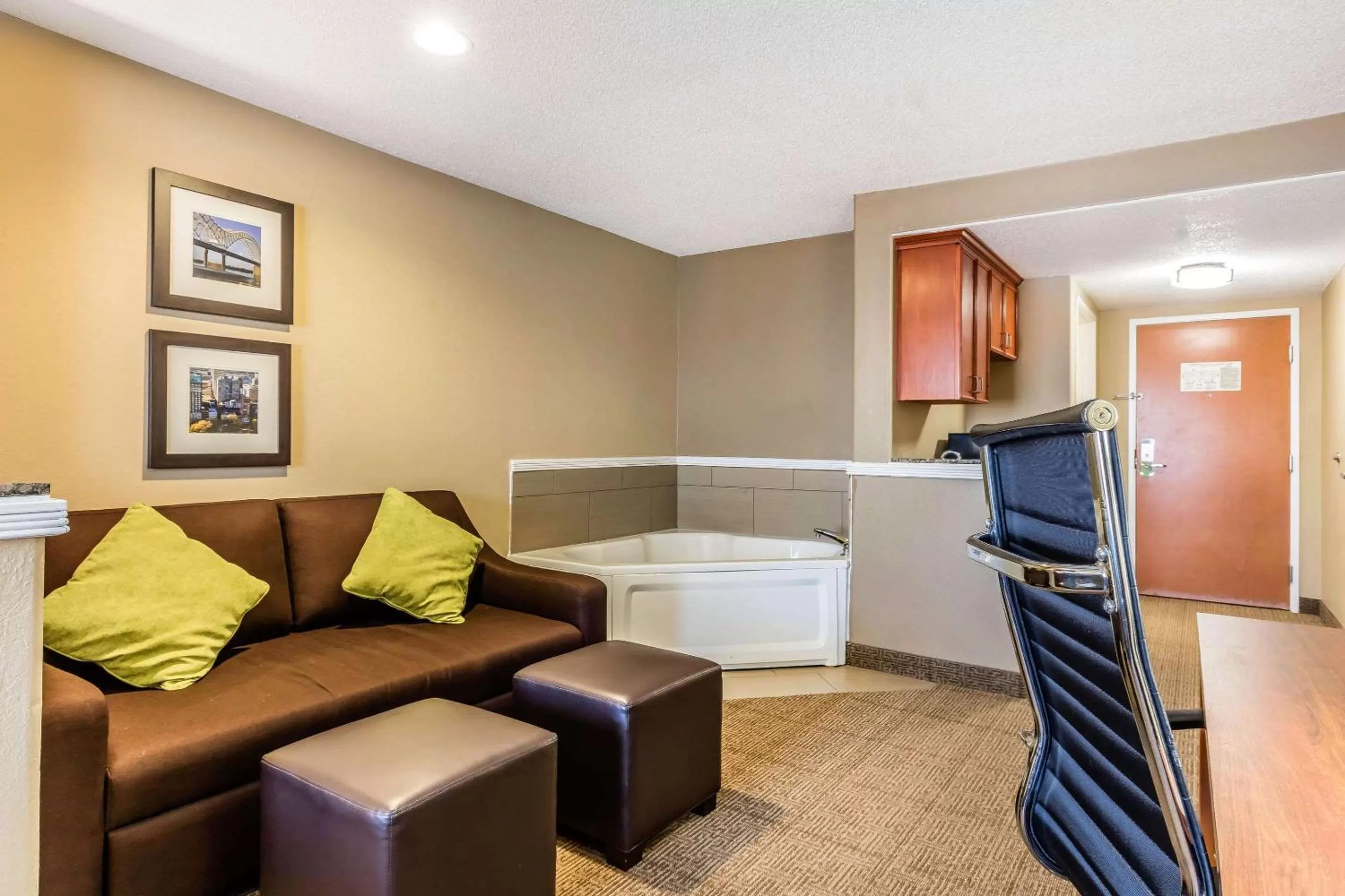 Photo of the whole room in Comfort Inn & Suites Airport-American Way