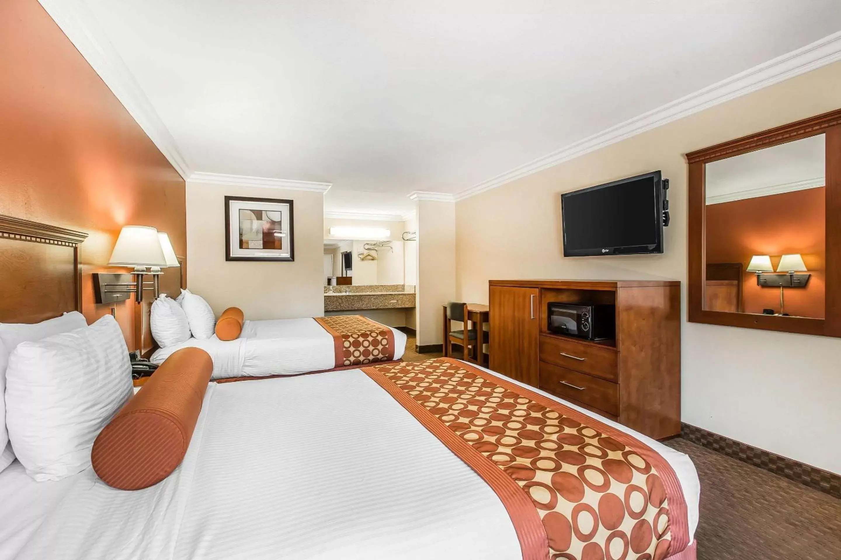 Photo of the whole room, Bed in Rodeway Inn & Suites Canyon Lake-Menifee West